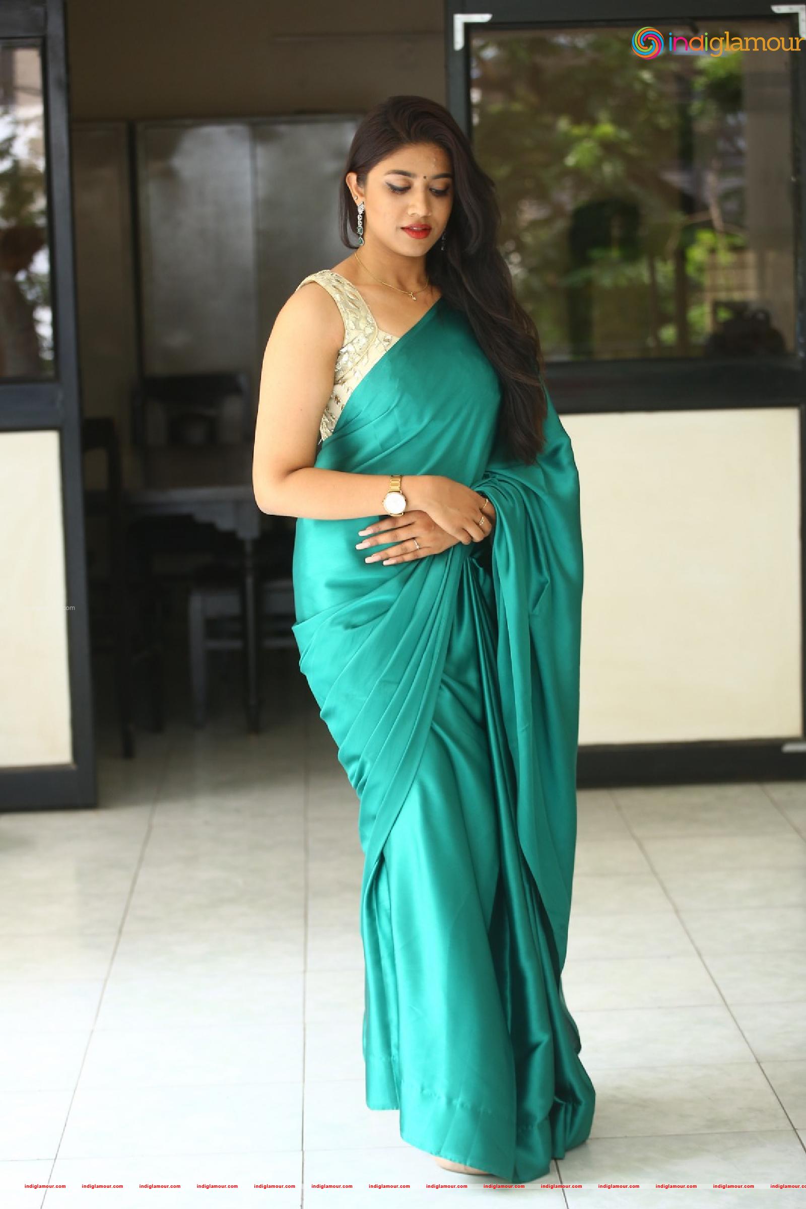 Malavika Actress hd photo