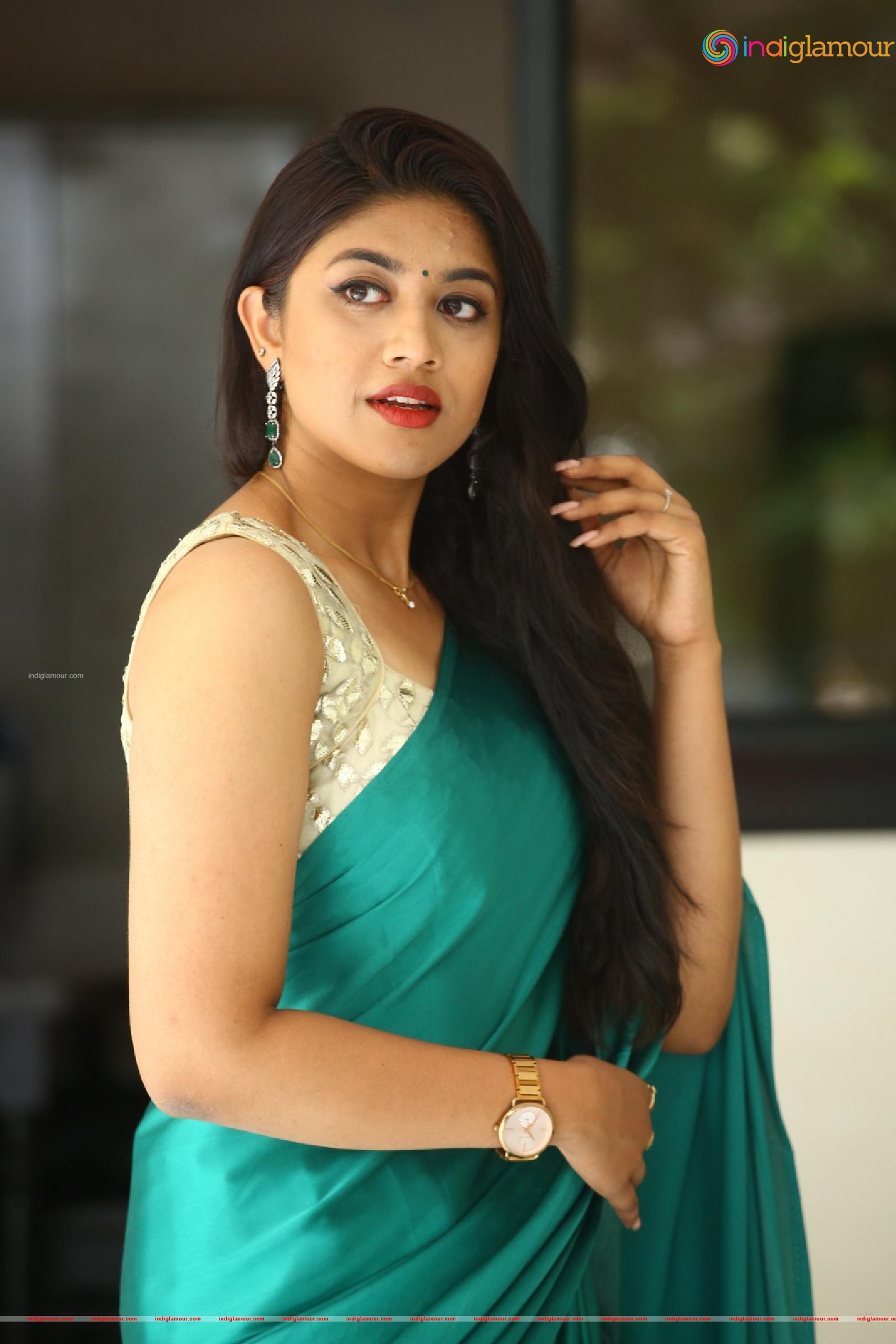 Malavika Actress hd photo