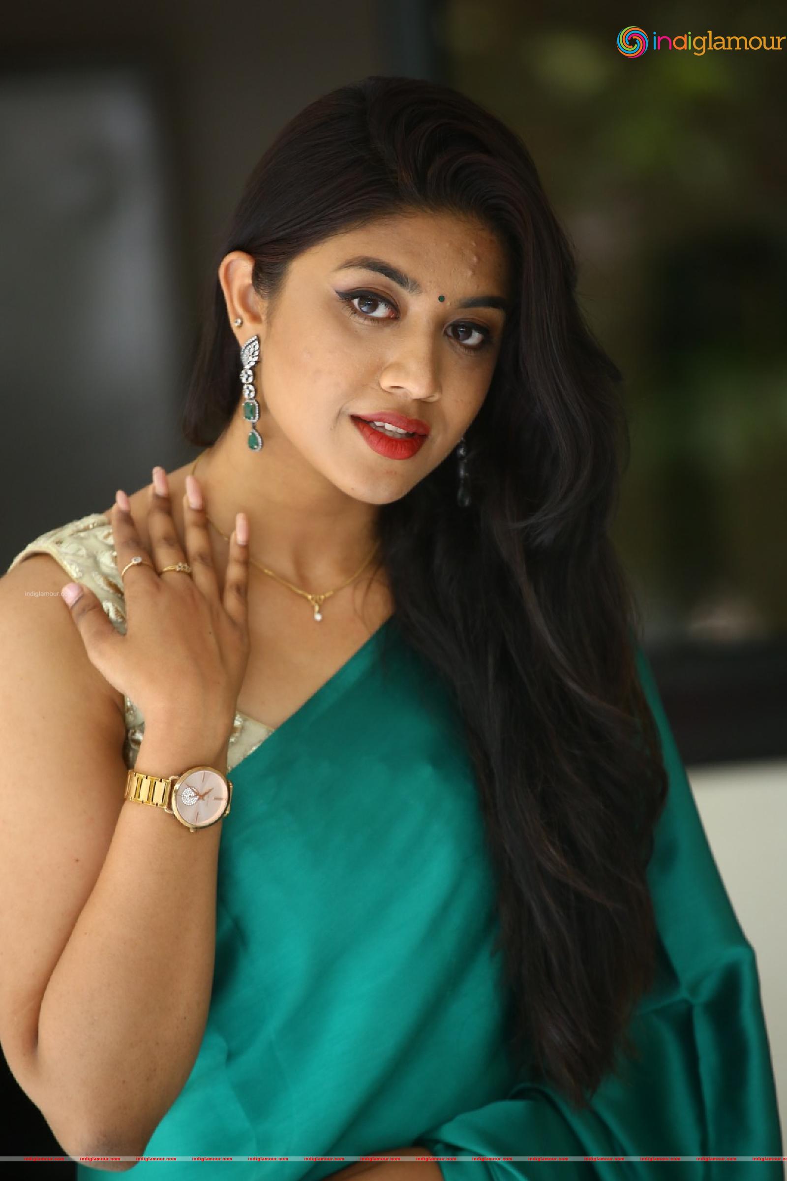 Malavika Actress hd photo