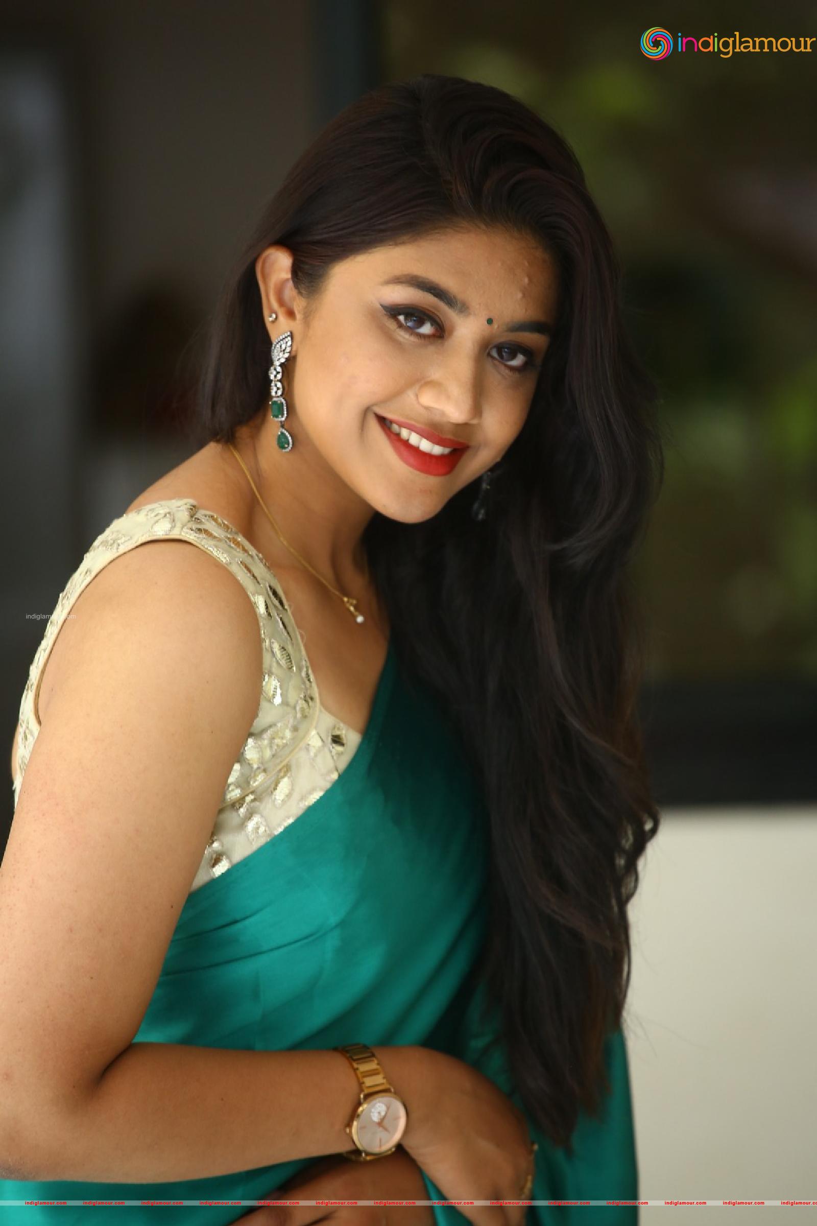 Malavika Actress hd photo