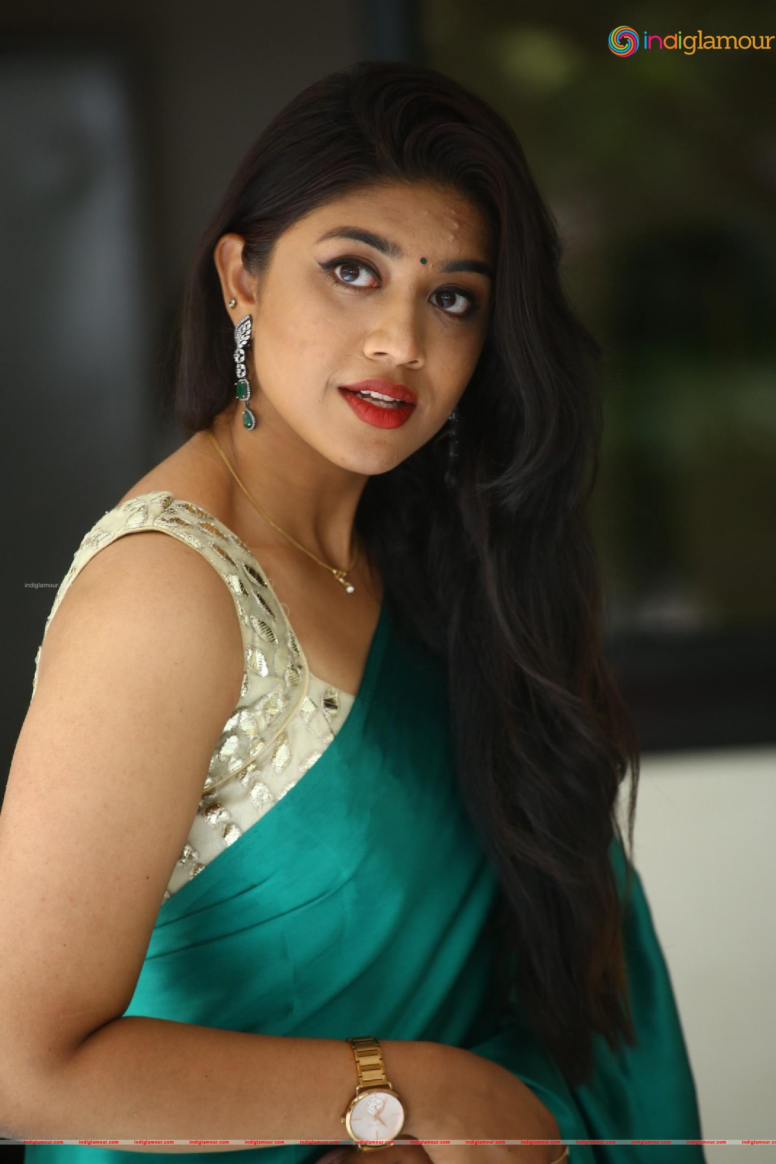 Malavika Actress hd photo