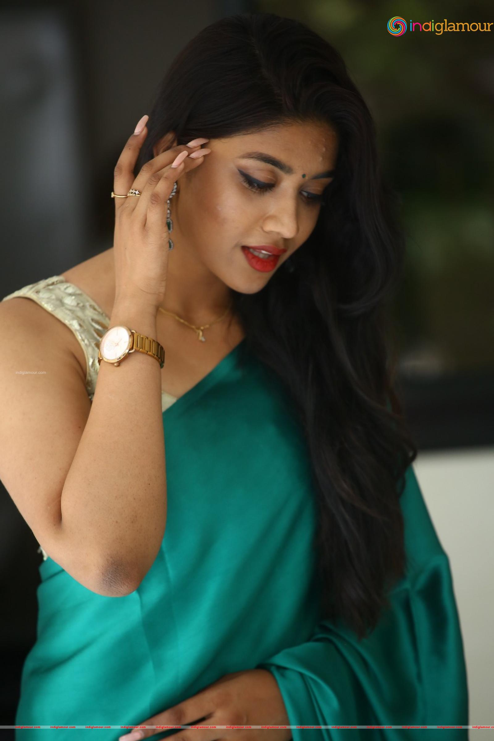 Malavika Actress hd photo