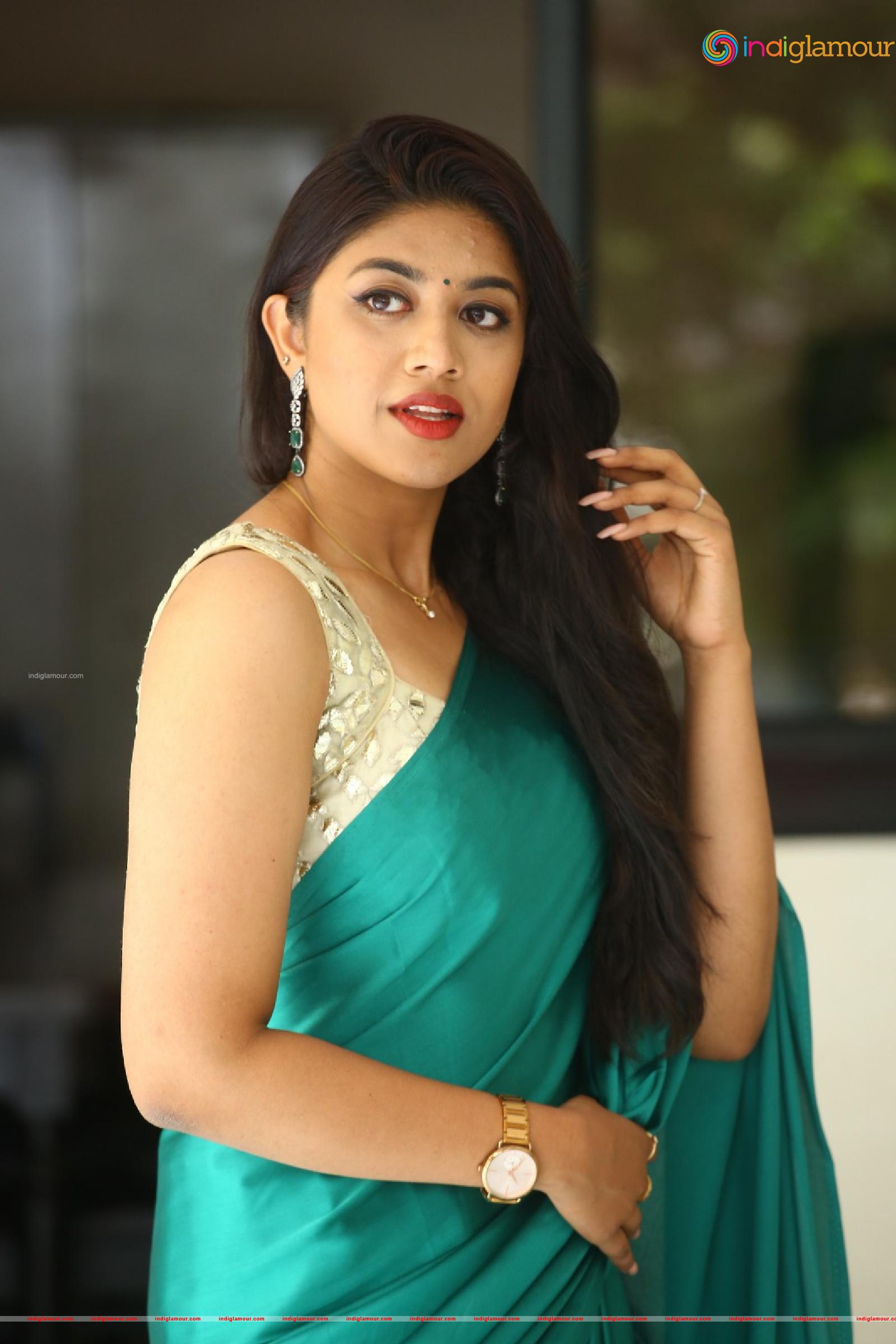 Malavika Actress hd photo