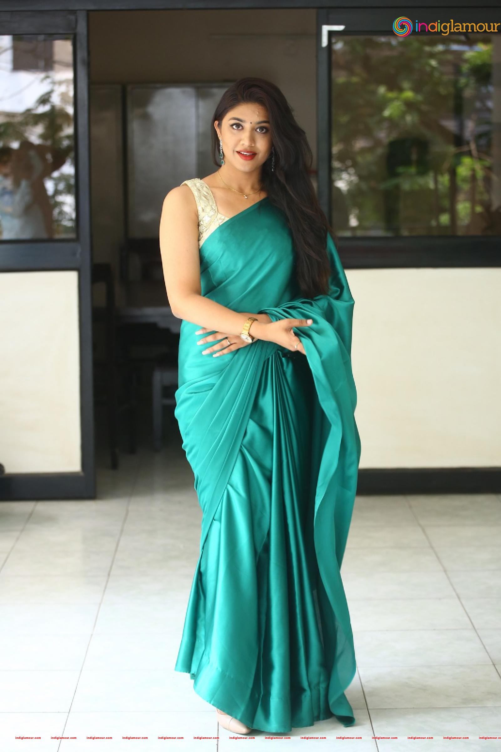 Malavika Actress hd photo