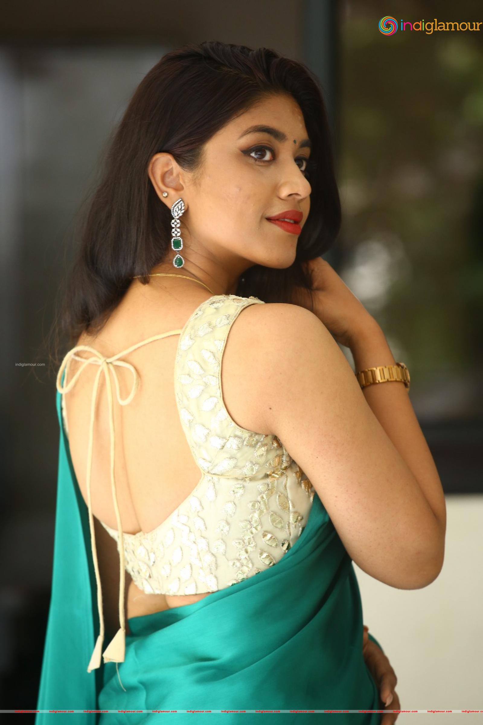 Malavika Actress hd photo