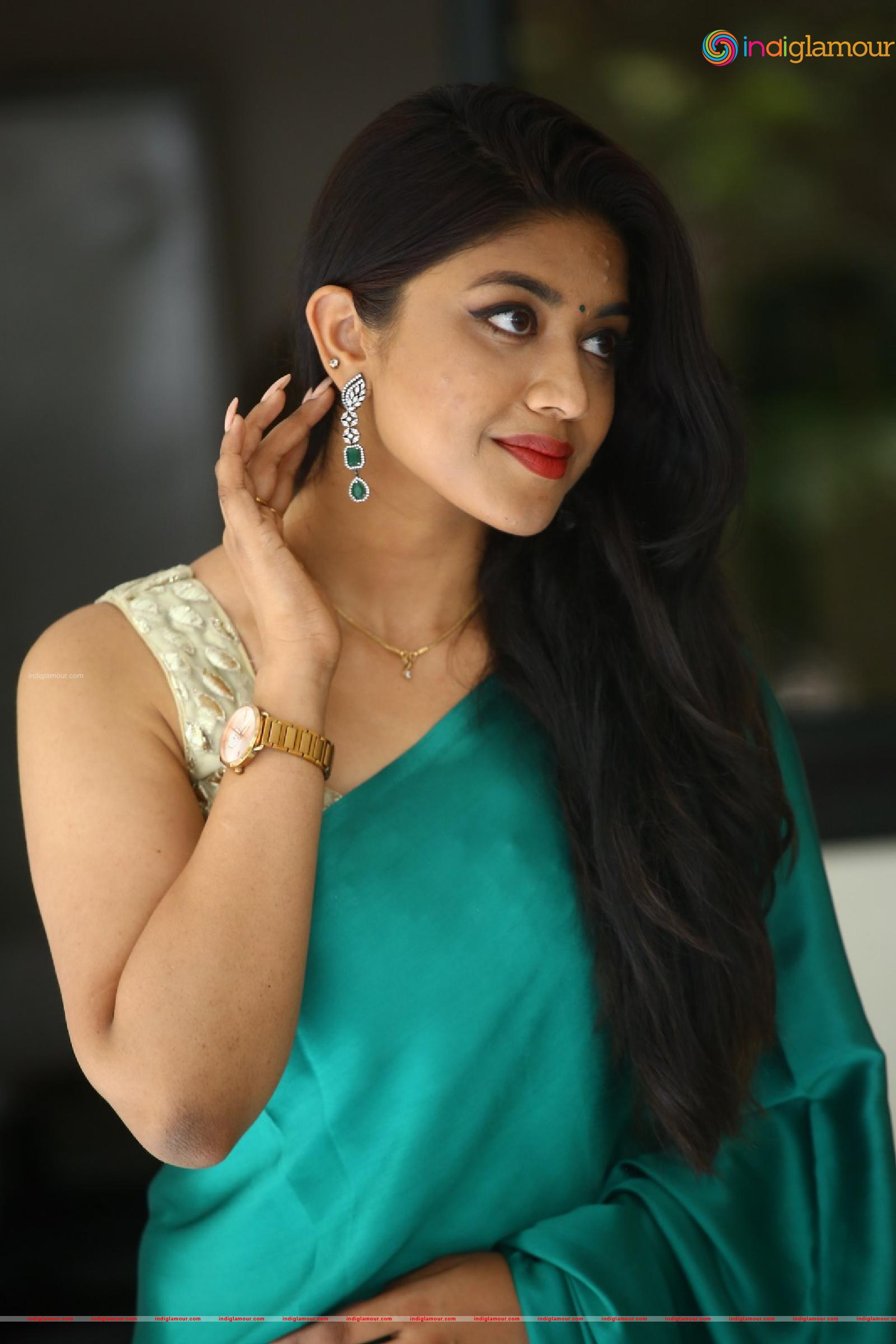 Malavika Actress hd photo