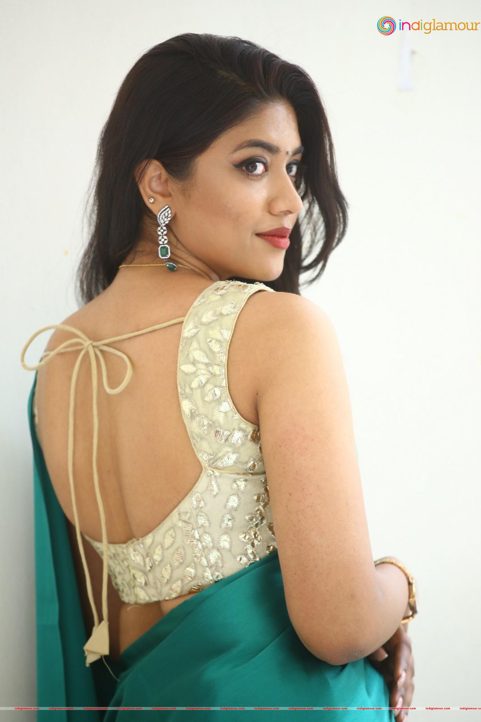 Malavika Actress hd photo