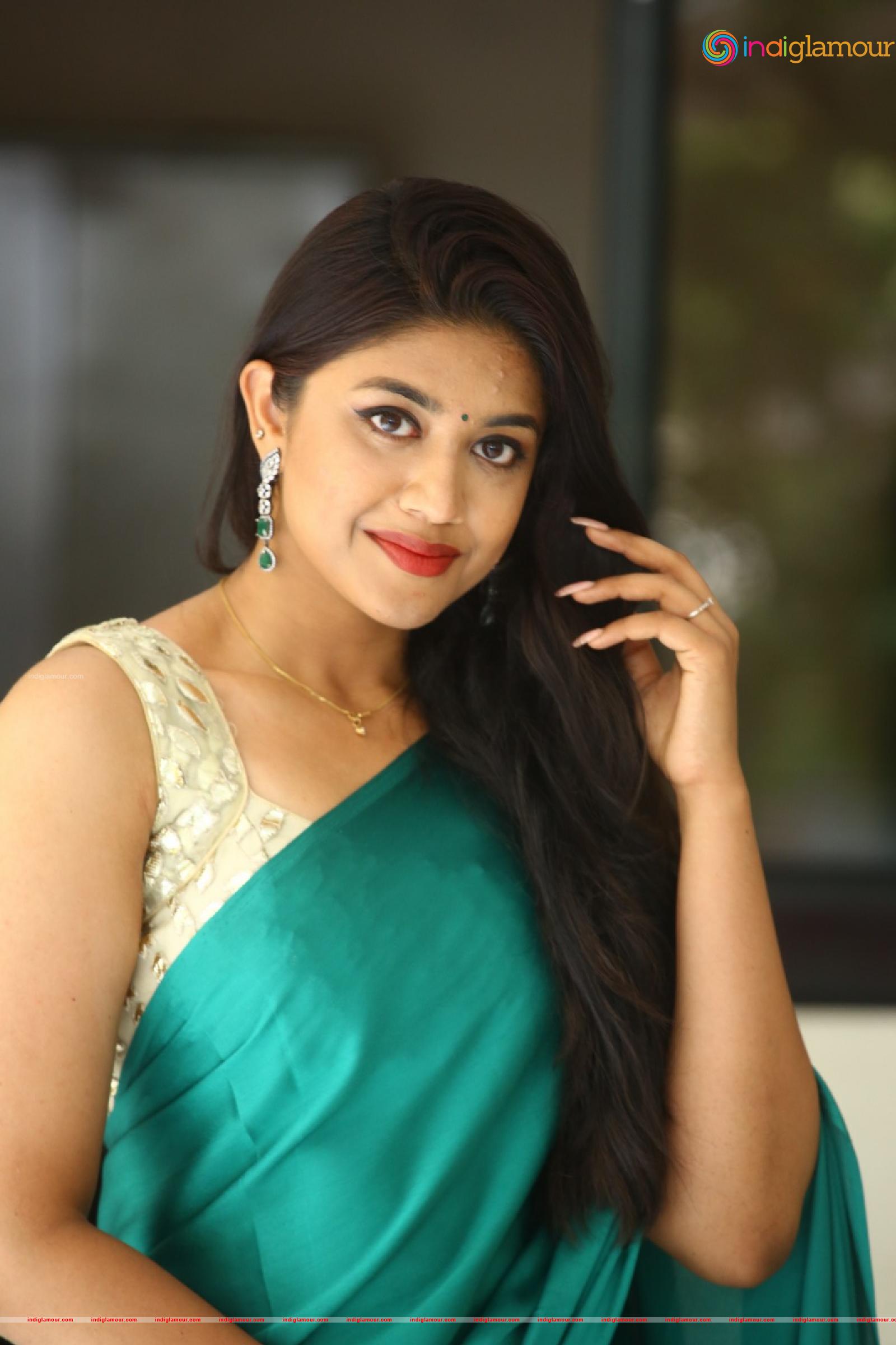 Malavika Actress hd photo
