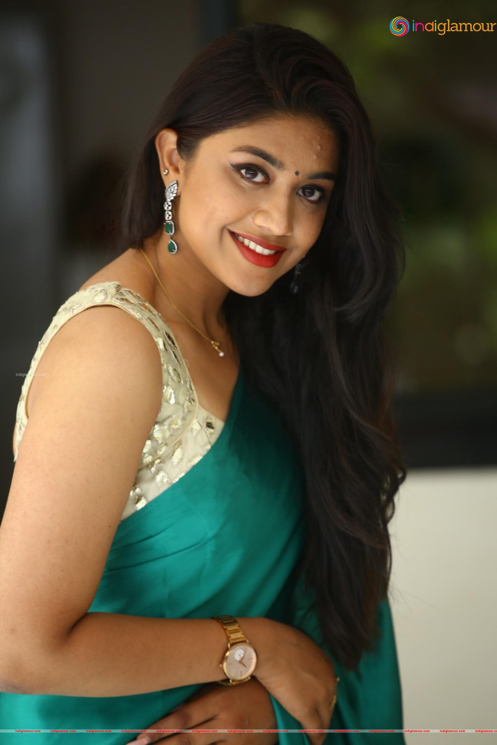Malavika Actress hd photo