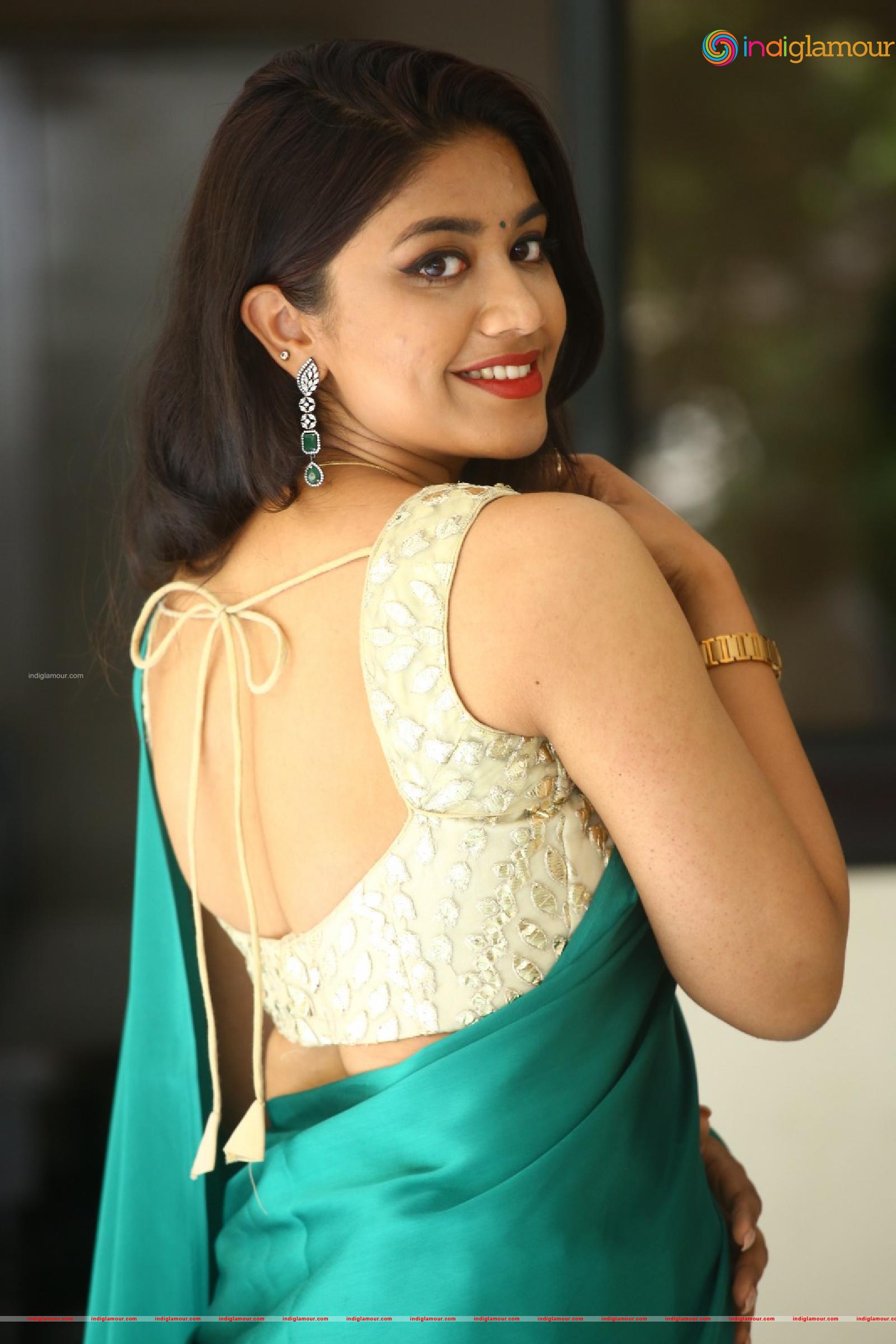 Malavika Actress hd photo