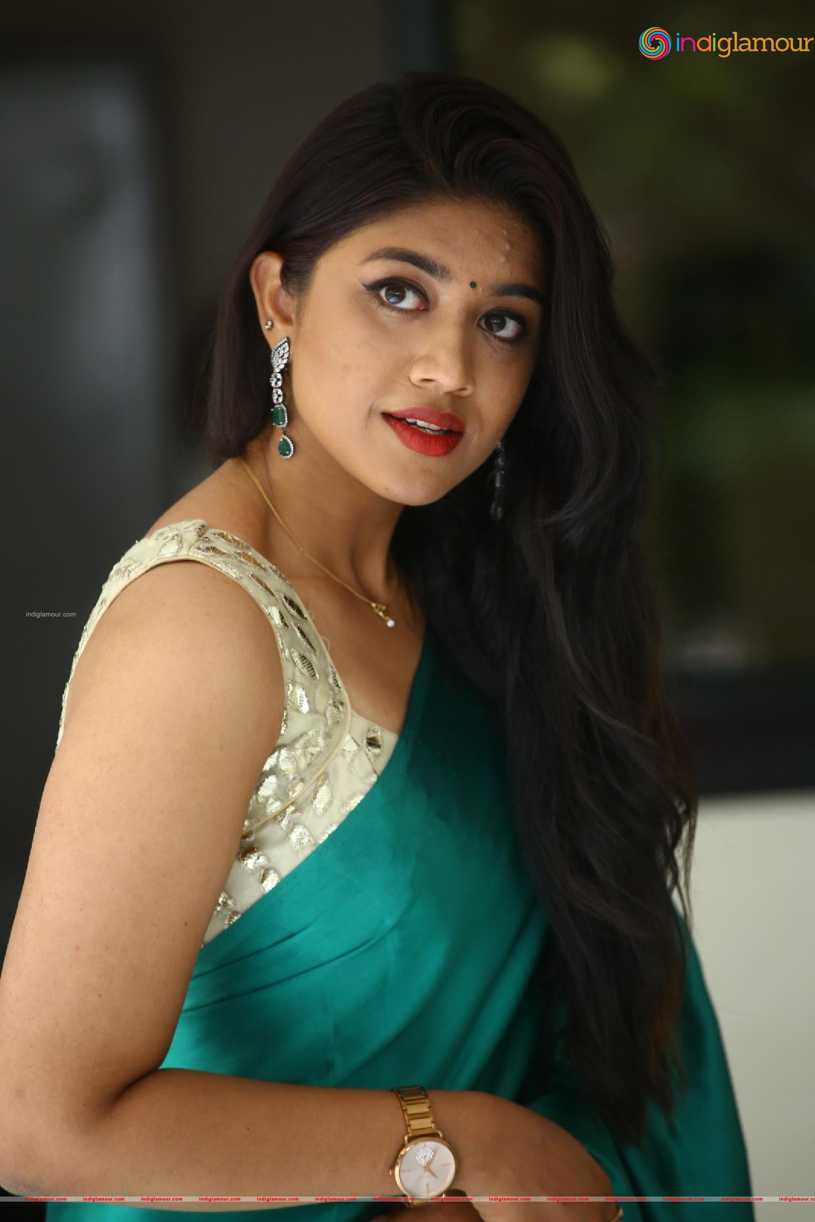 Malavika Actress hd photo
