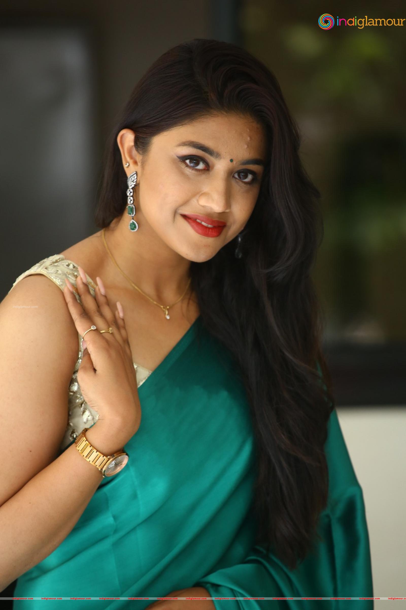 Malavika Actress hd photo