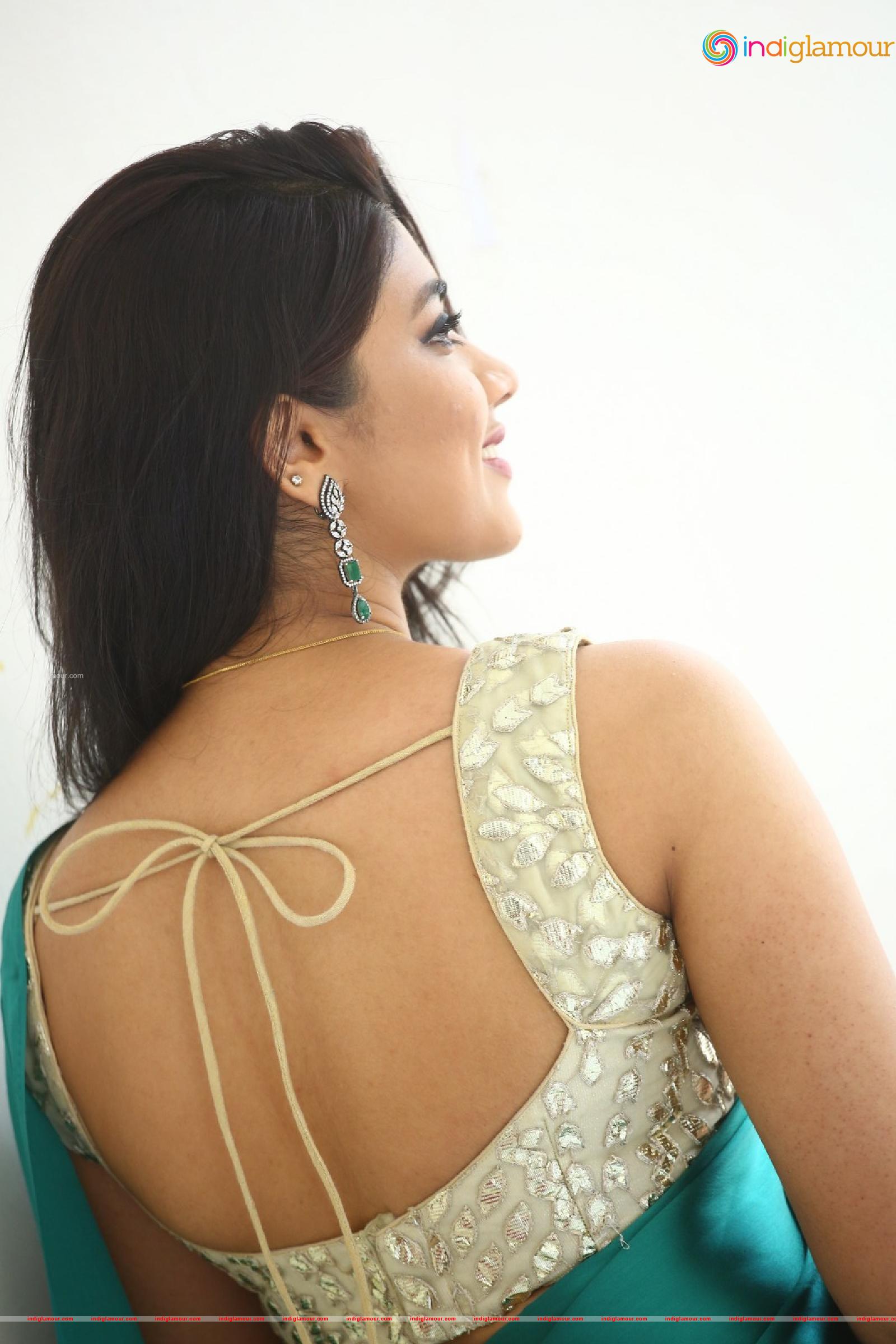 Malavika Actress hd photo