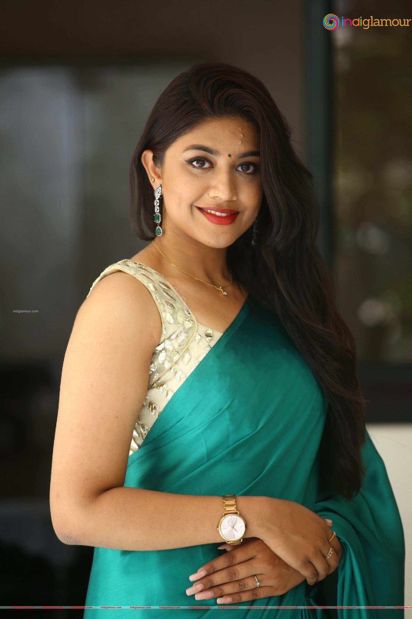 Malavika Actress hd photo