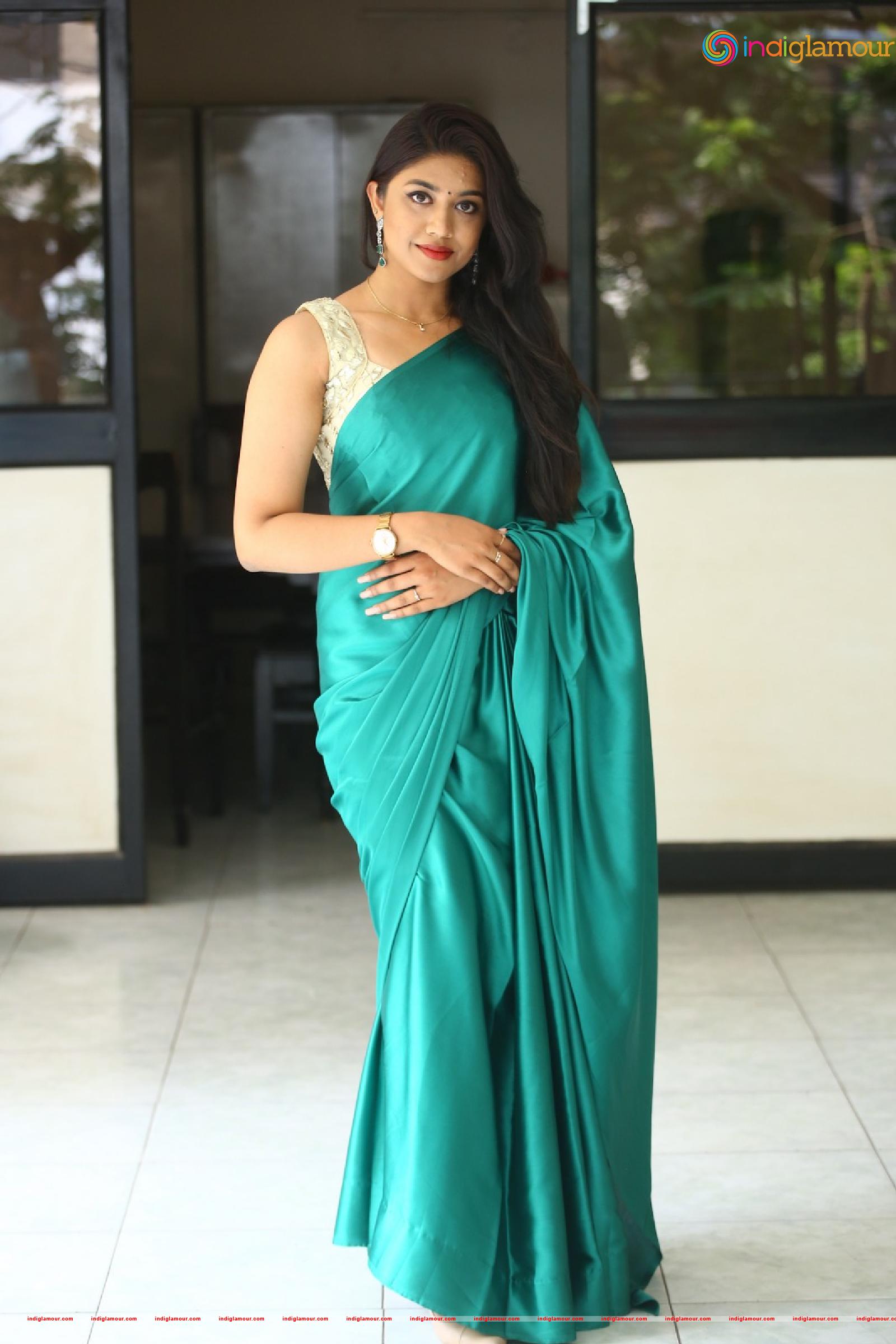 Malavika Actress hd photo