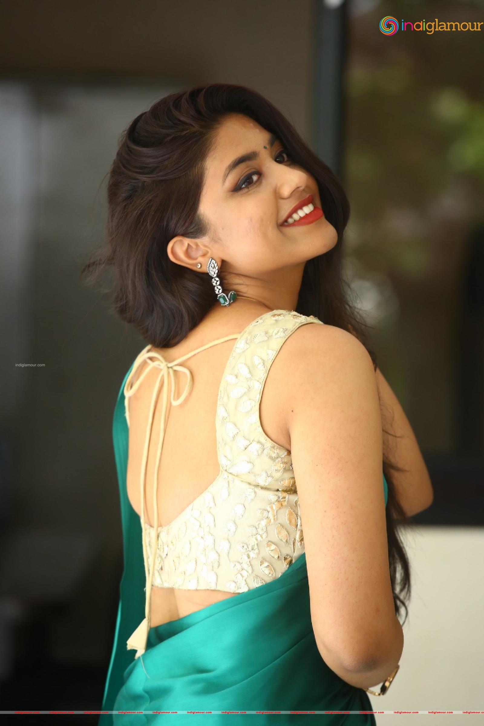 Malavika Actress hd photo