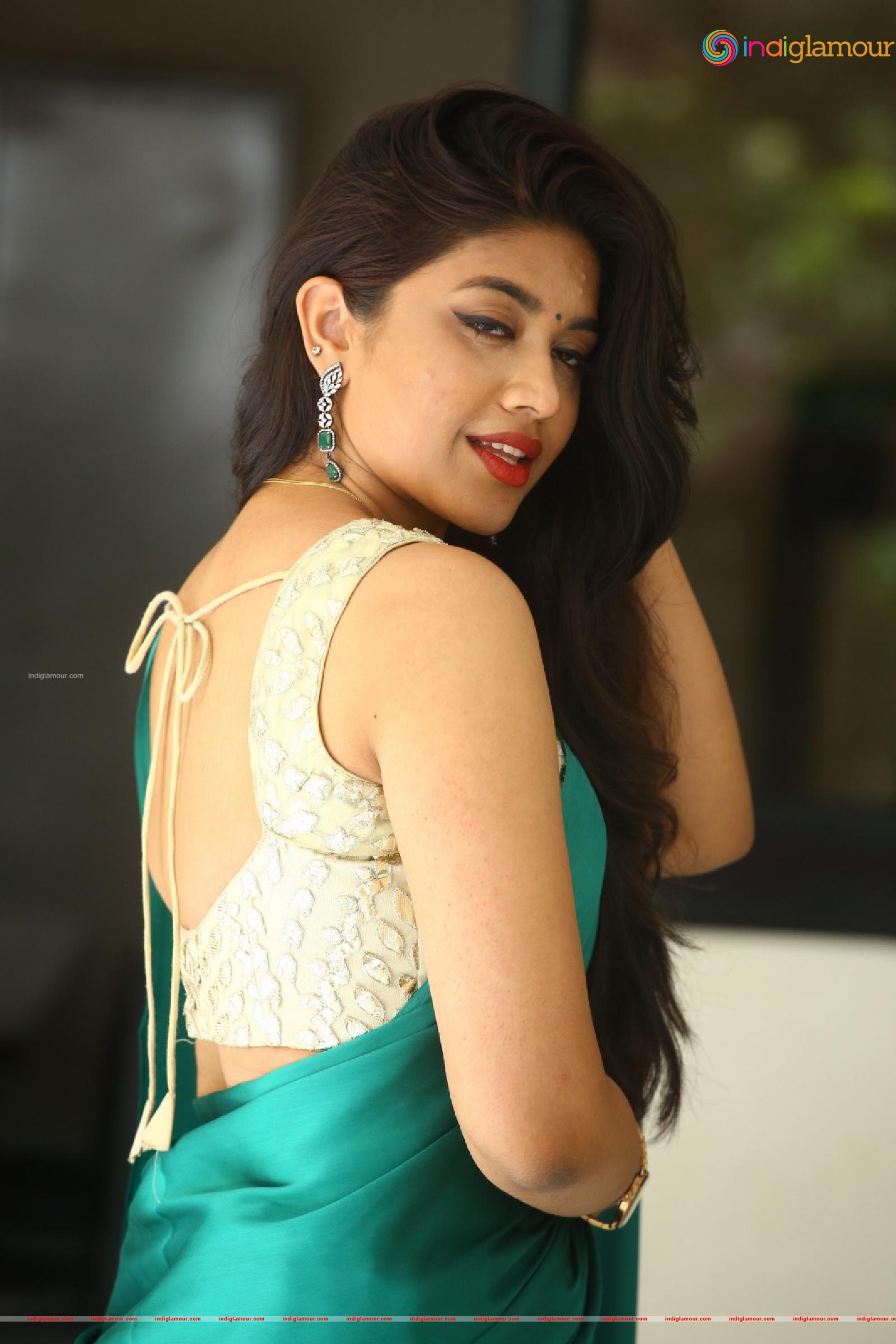 Malavika Actress hd photo