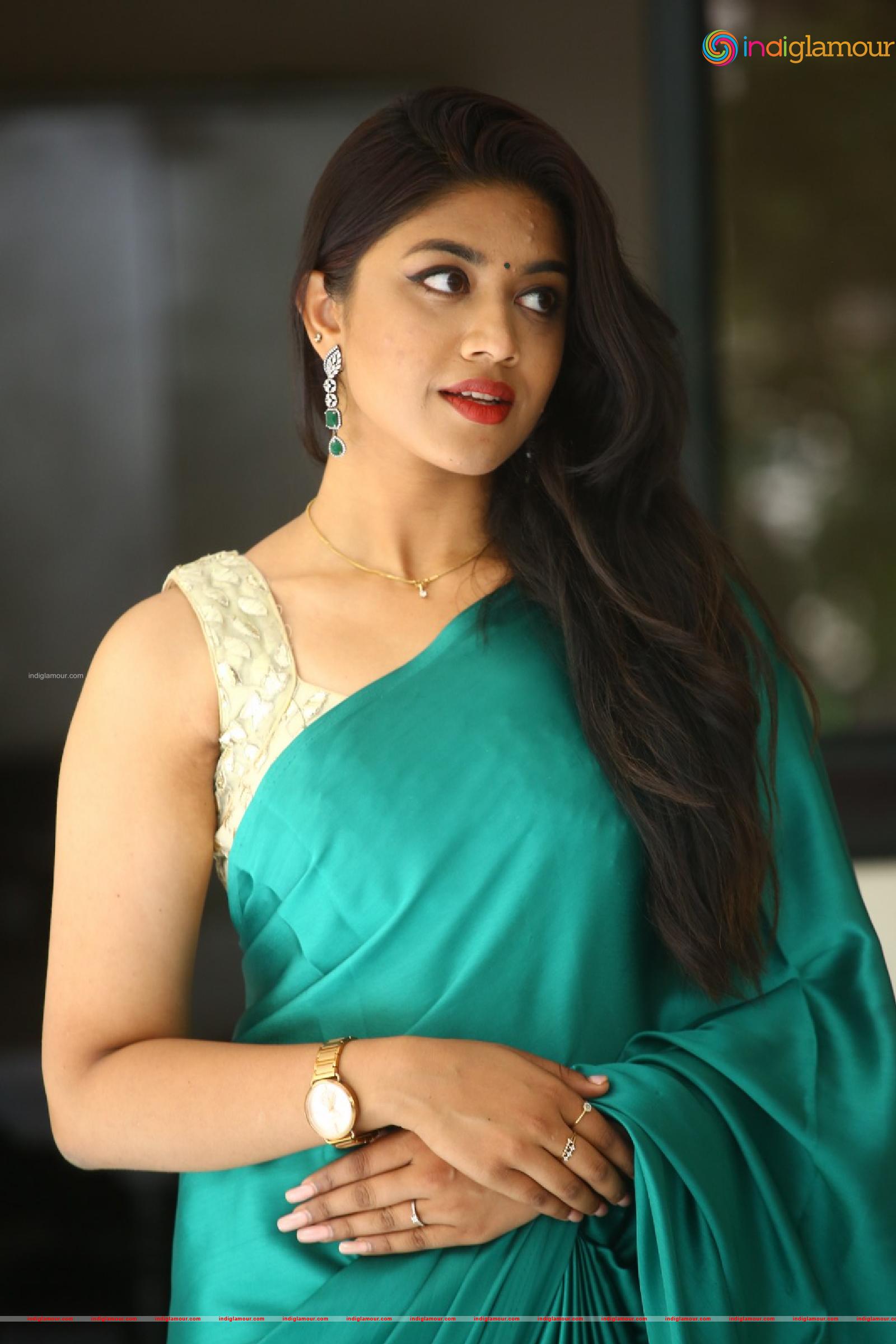 Malavika Actress hd photo