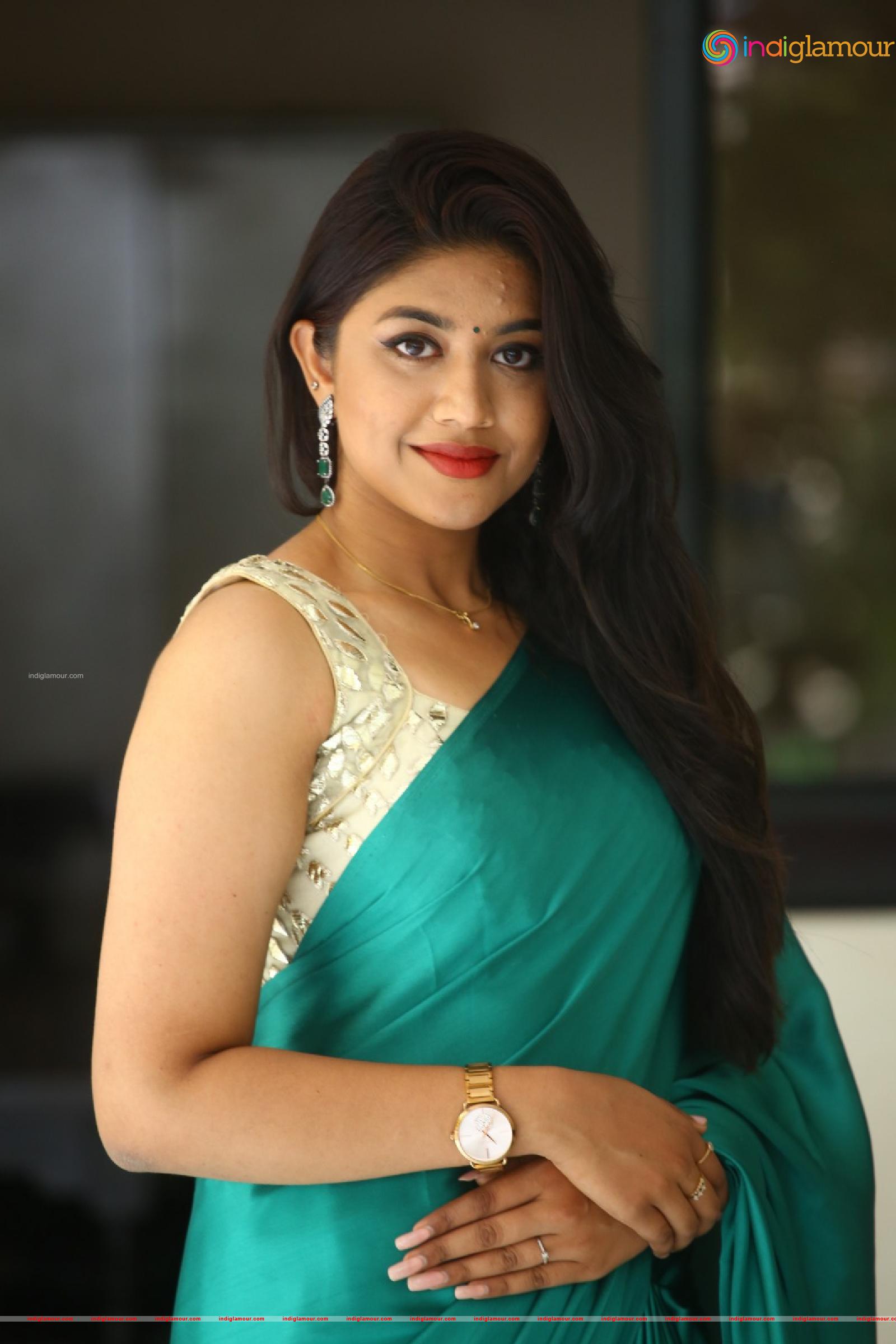 Malavika Actress hd photo