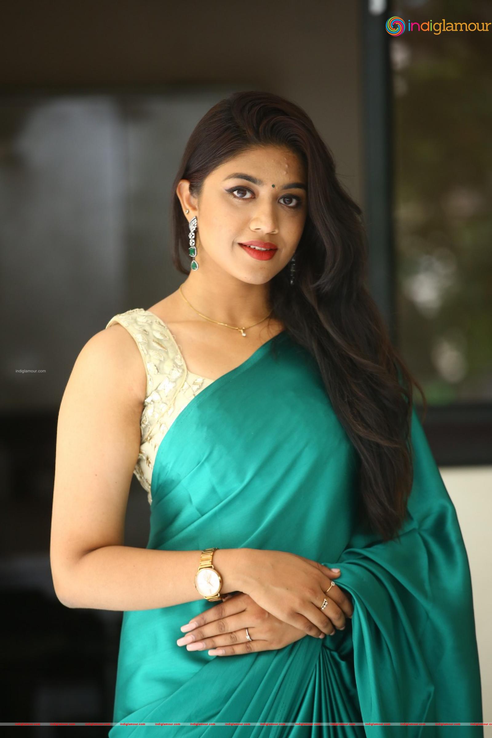 Malavika Actress hd photo