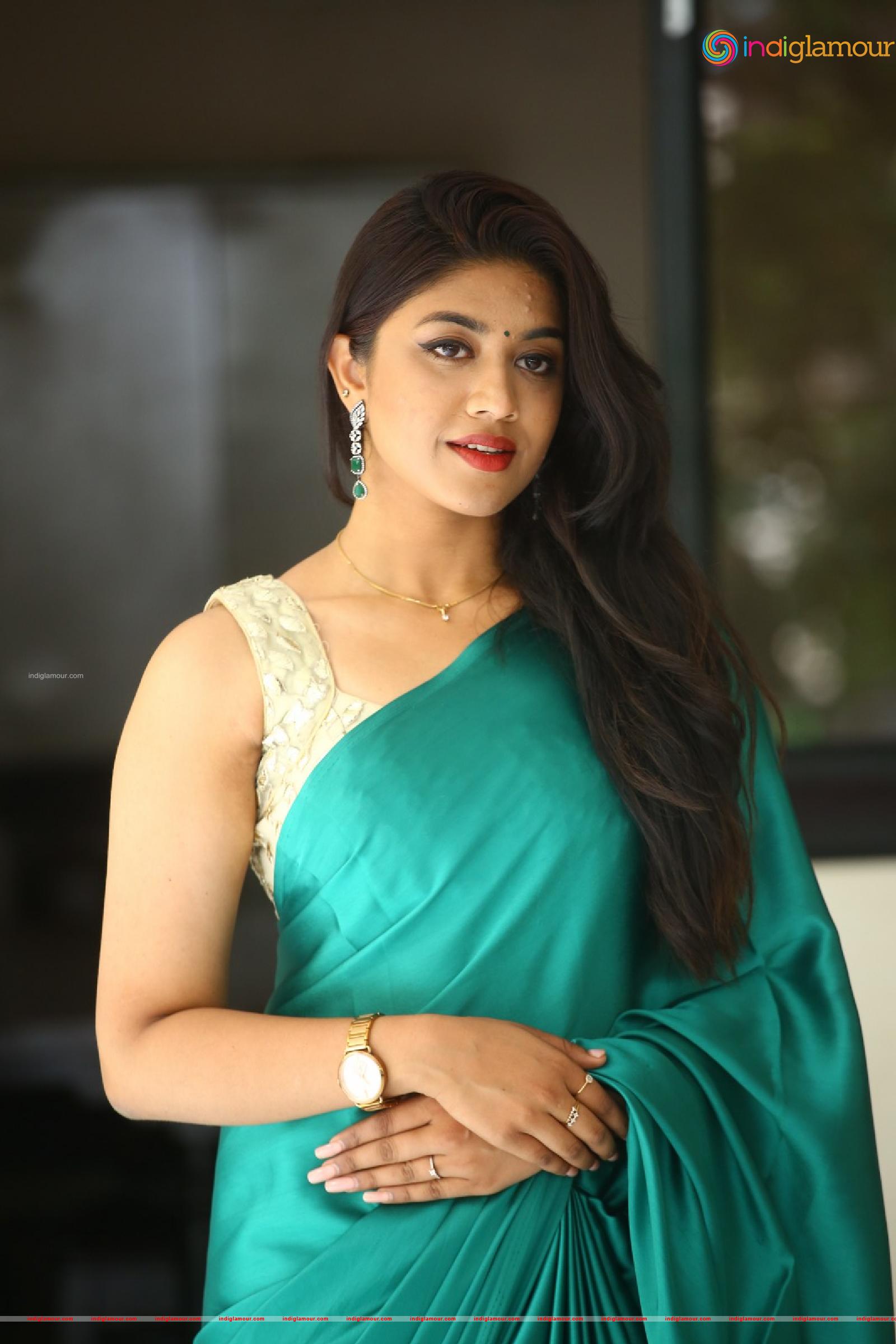 Malavika Actress hd photo