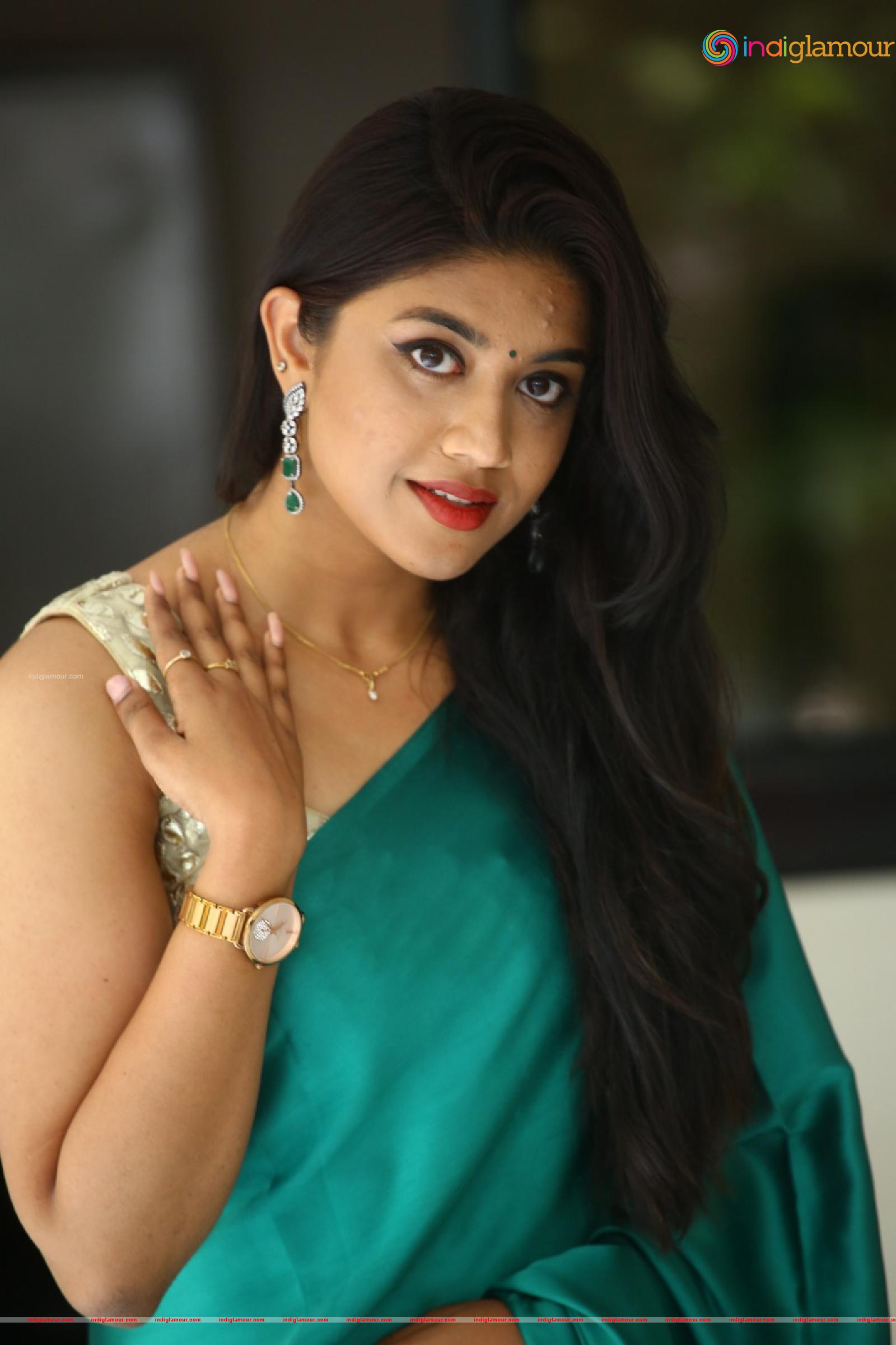 Malavika Actress hd photo