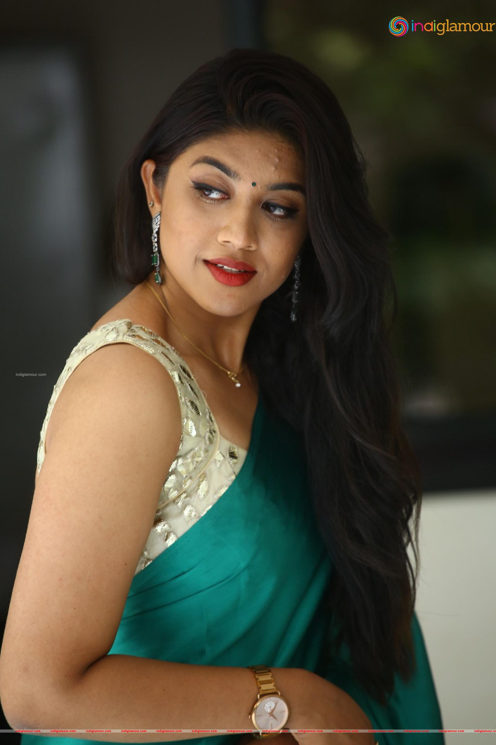 Malavika Actress hd photo