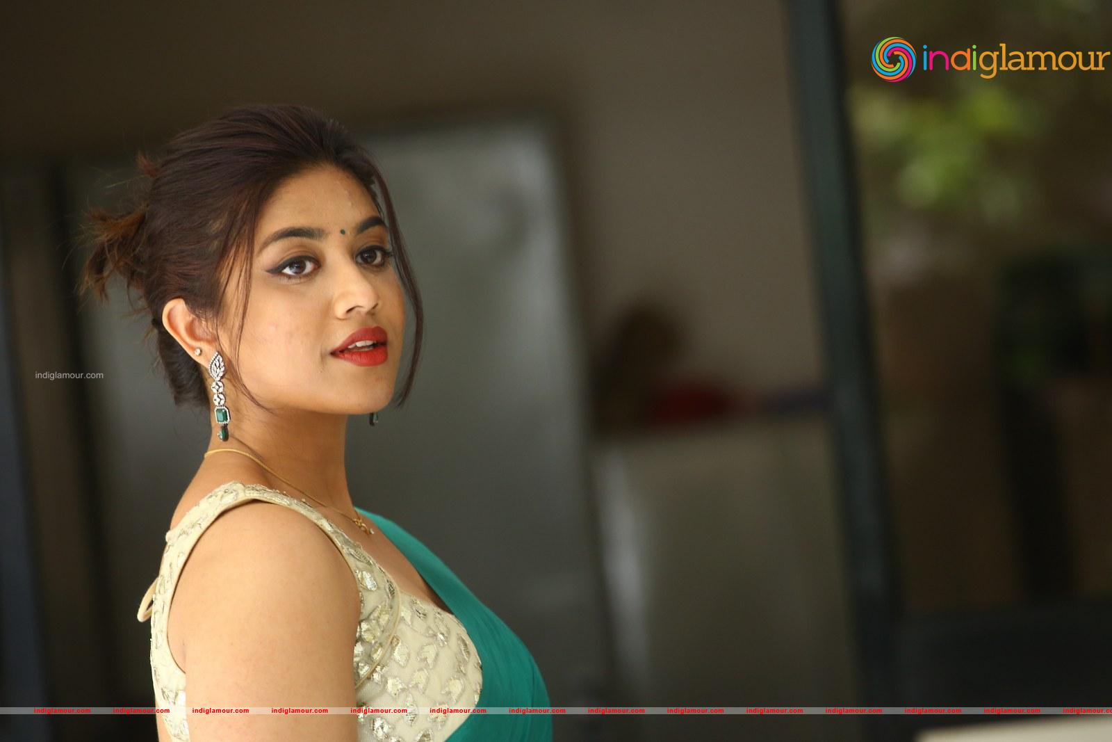 Malavika Actress hd photo