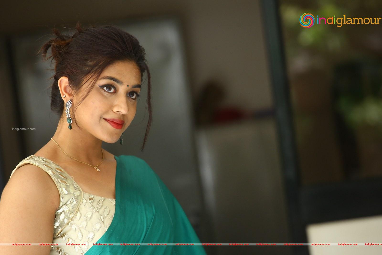 Malavika Actress hd photo