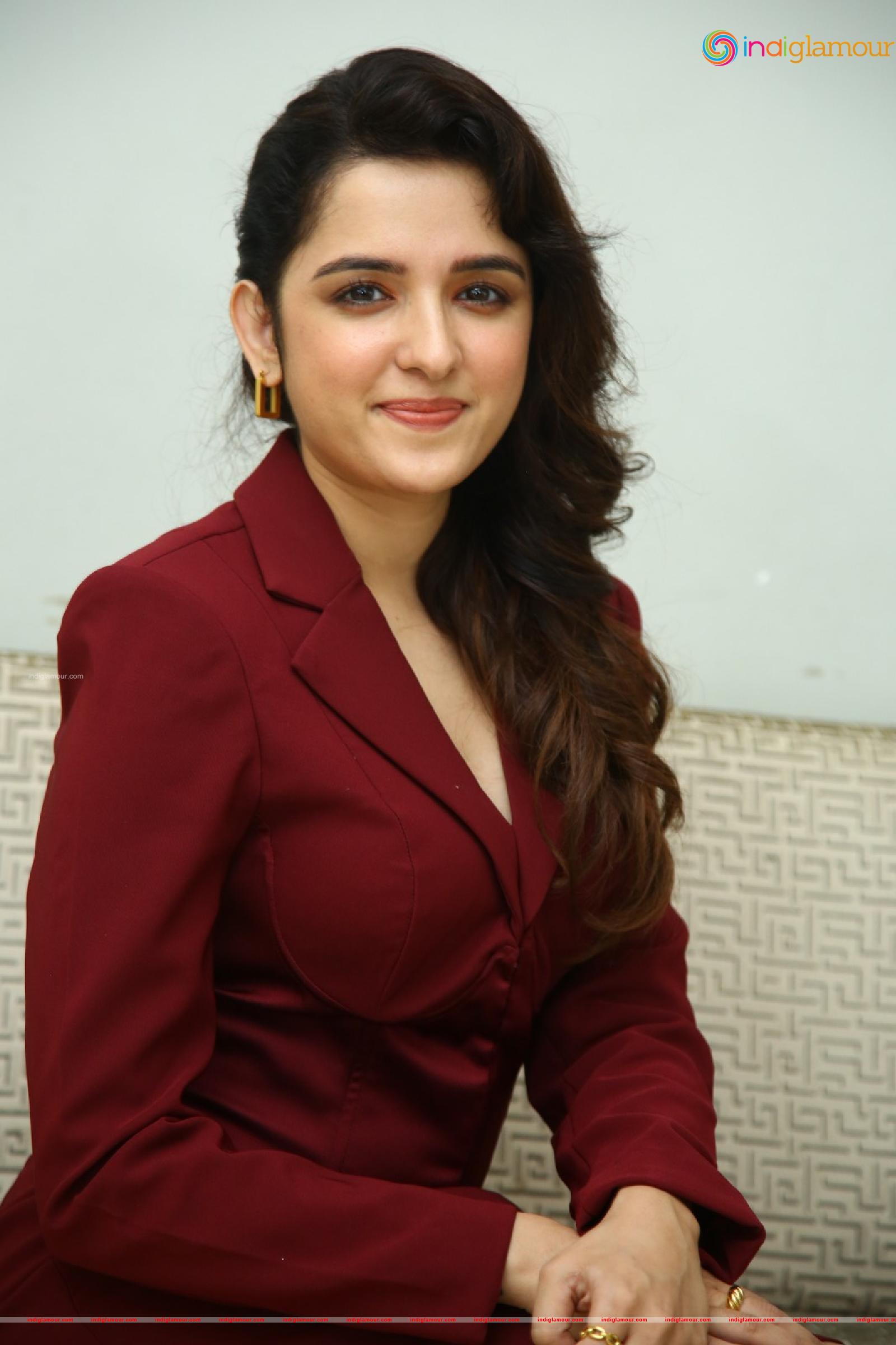 Shirley Setia Actress hd photo