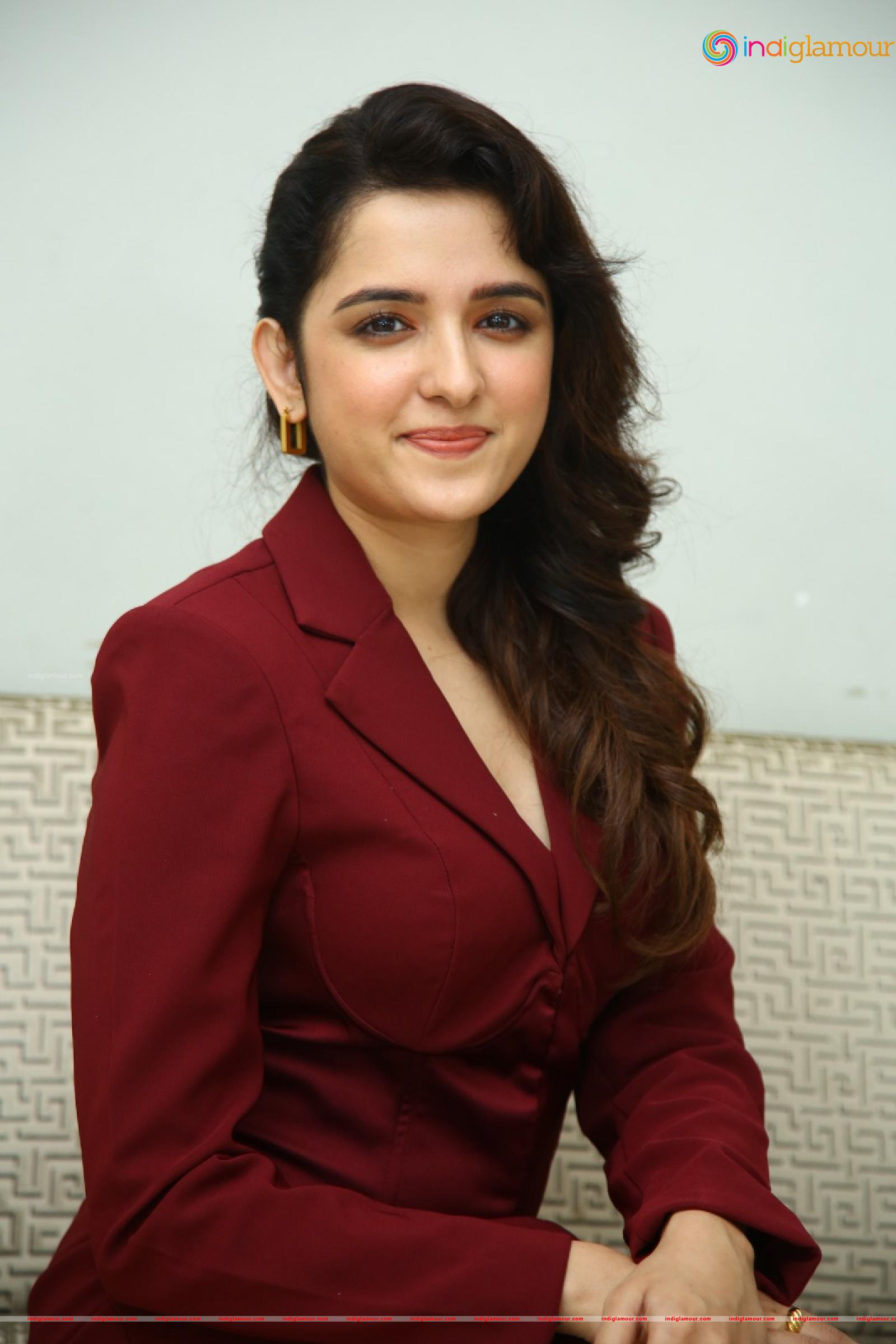 Shirley Setia Actress hd photo