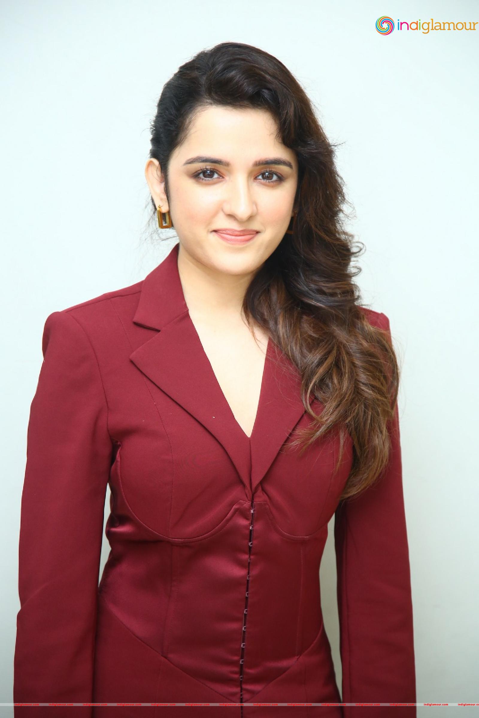 Shirley Setia Actress hd photo