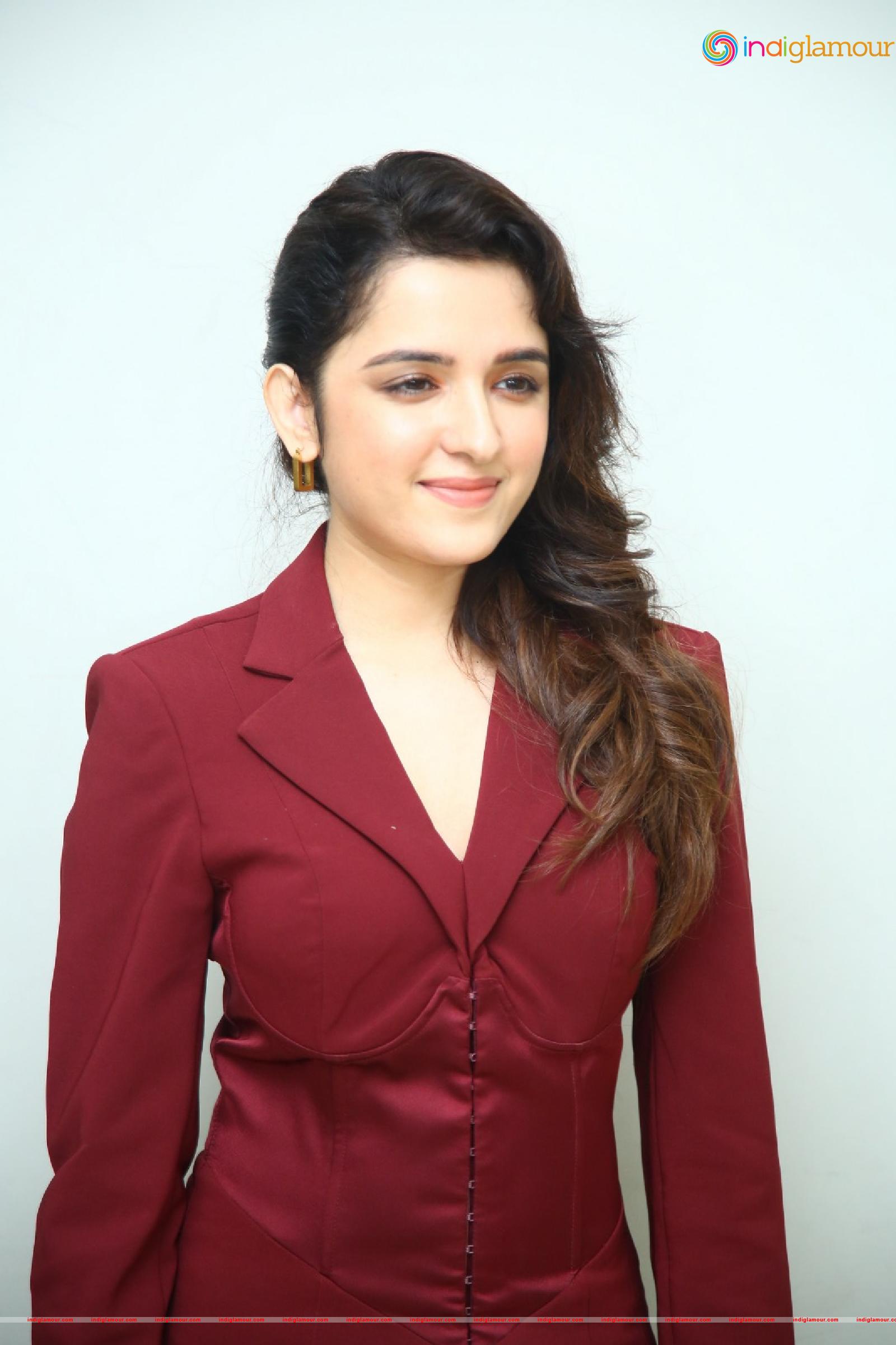 Shirley Setia Actress hd photo