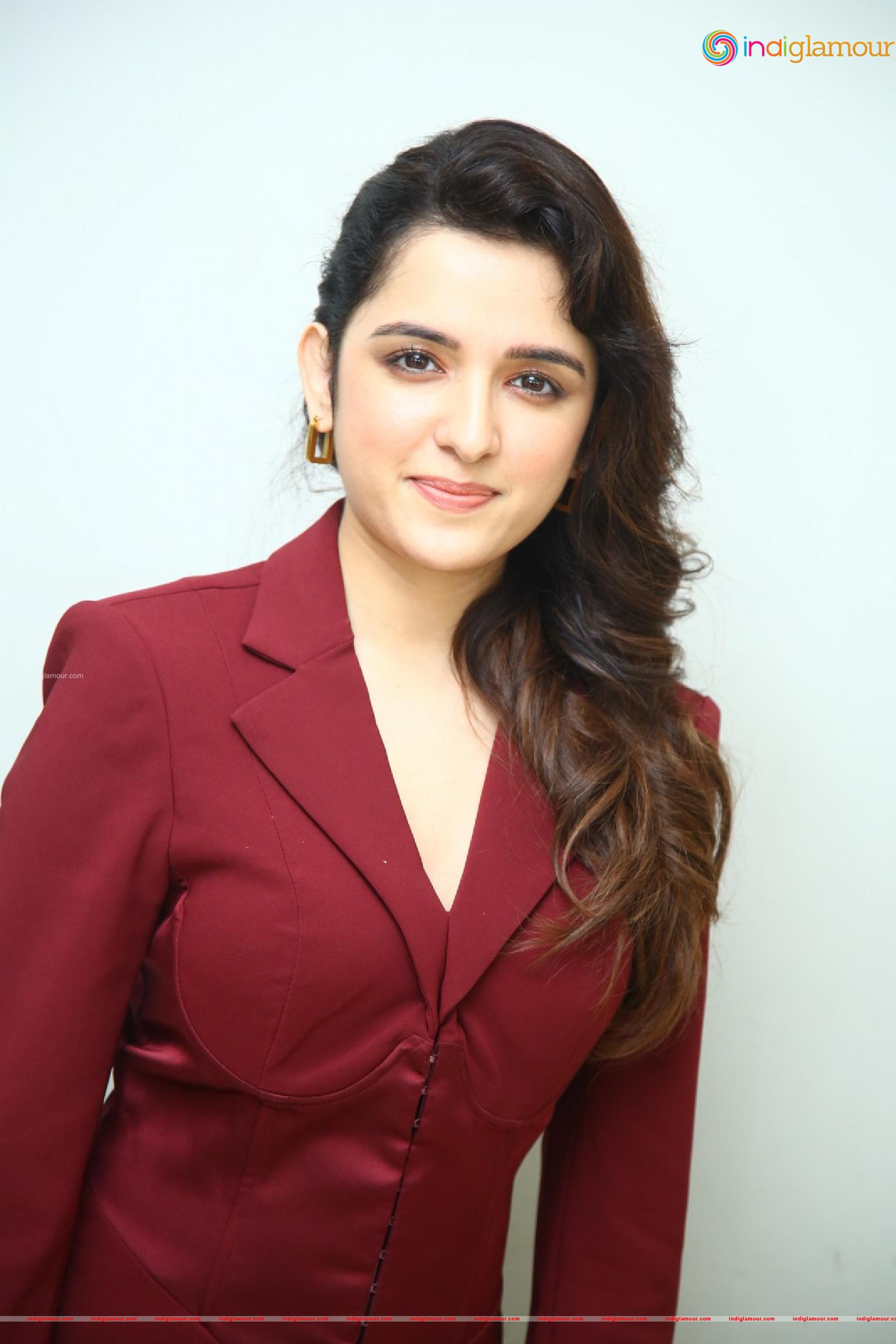 Shirley Setia Actress hd photo