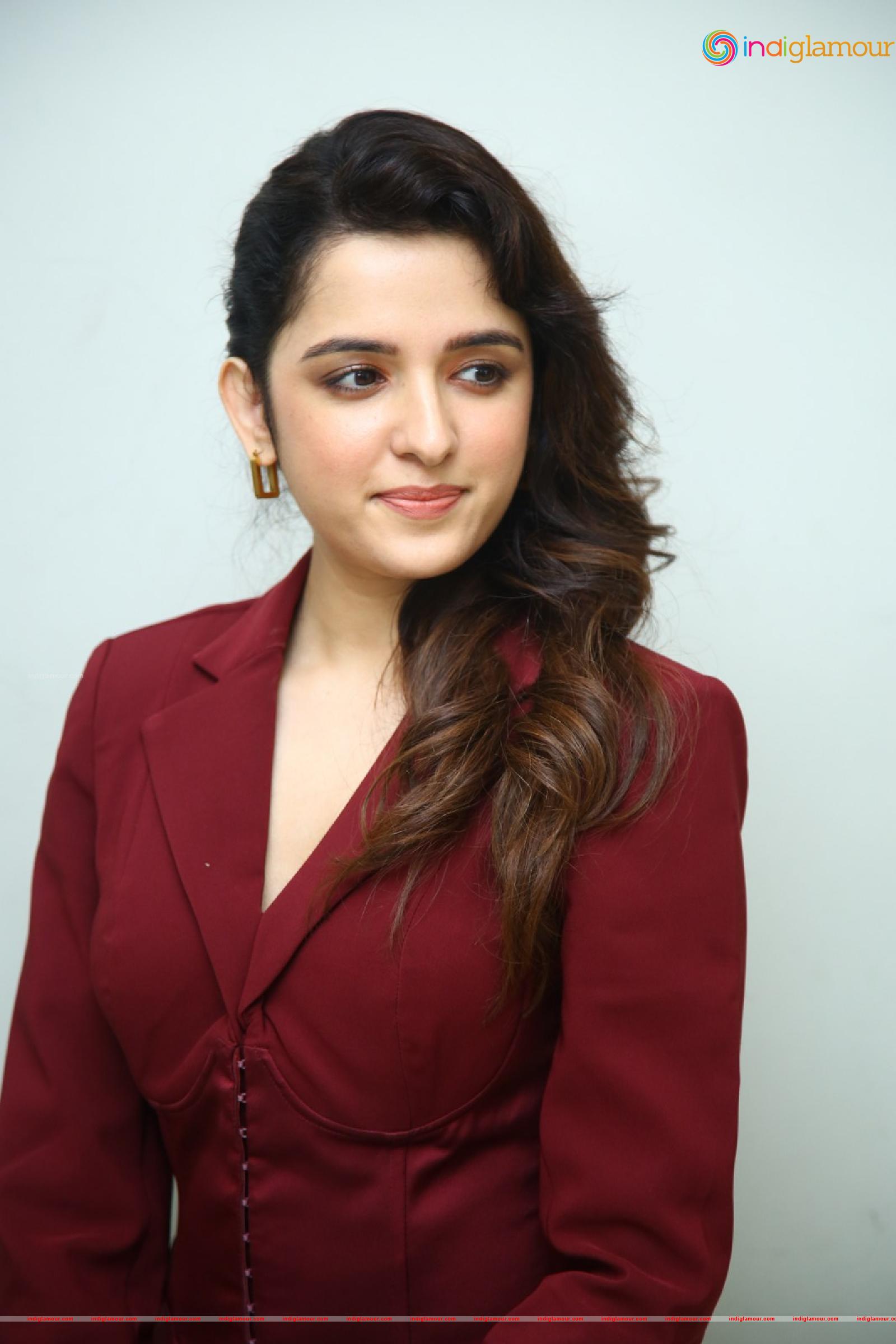 Shirley Setia Actress hd photo