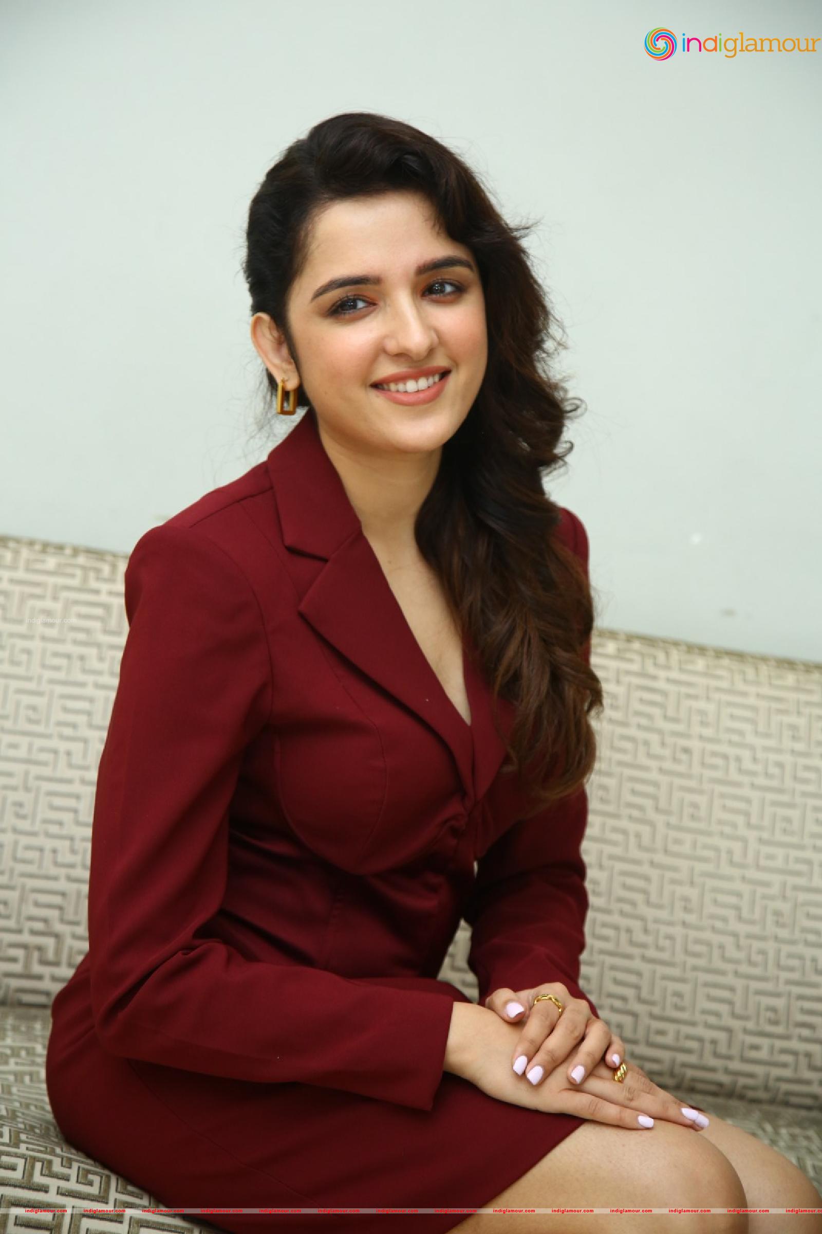 Shirley Setia Actress hd photo