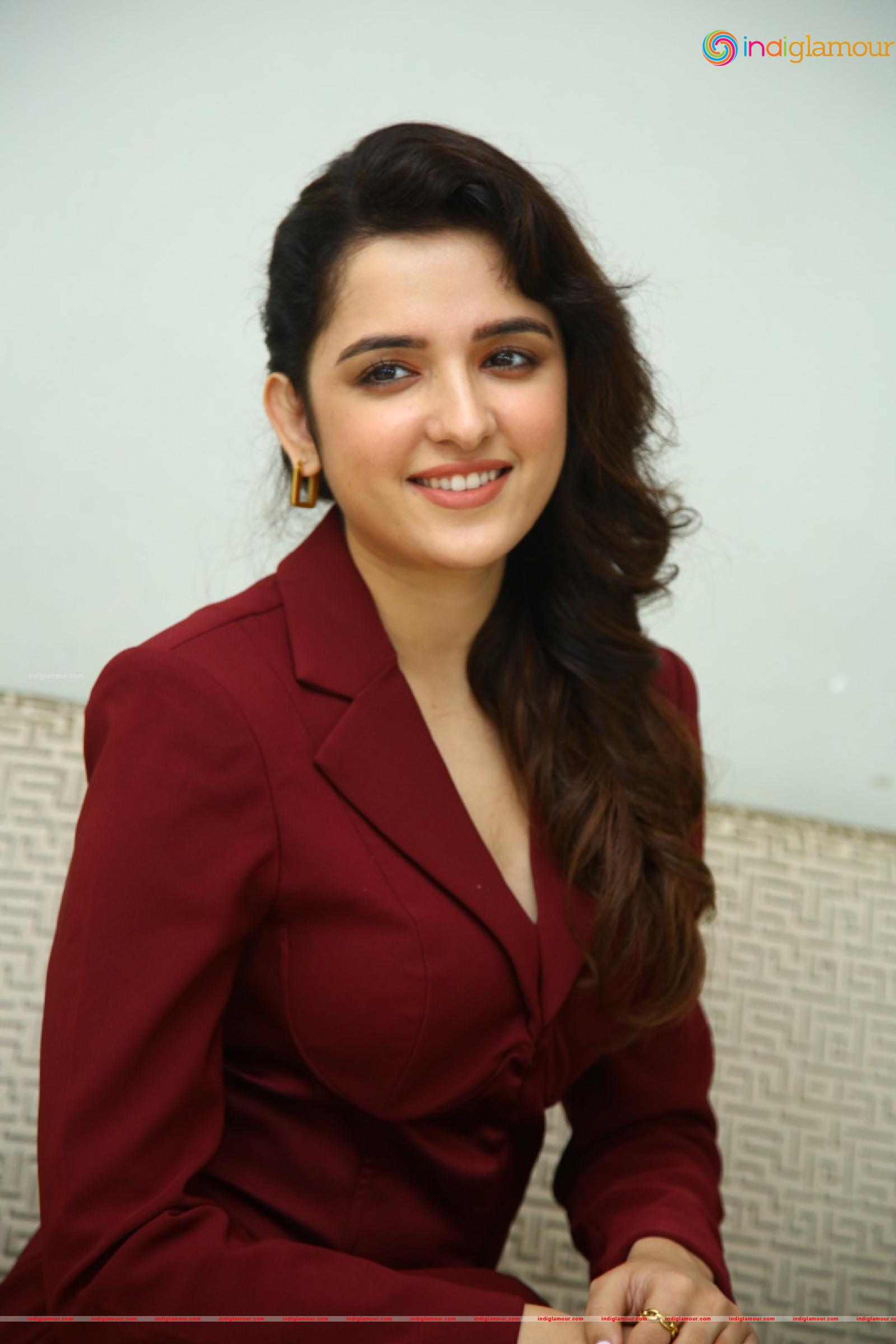 Shirley Setia Actress hd photo