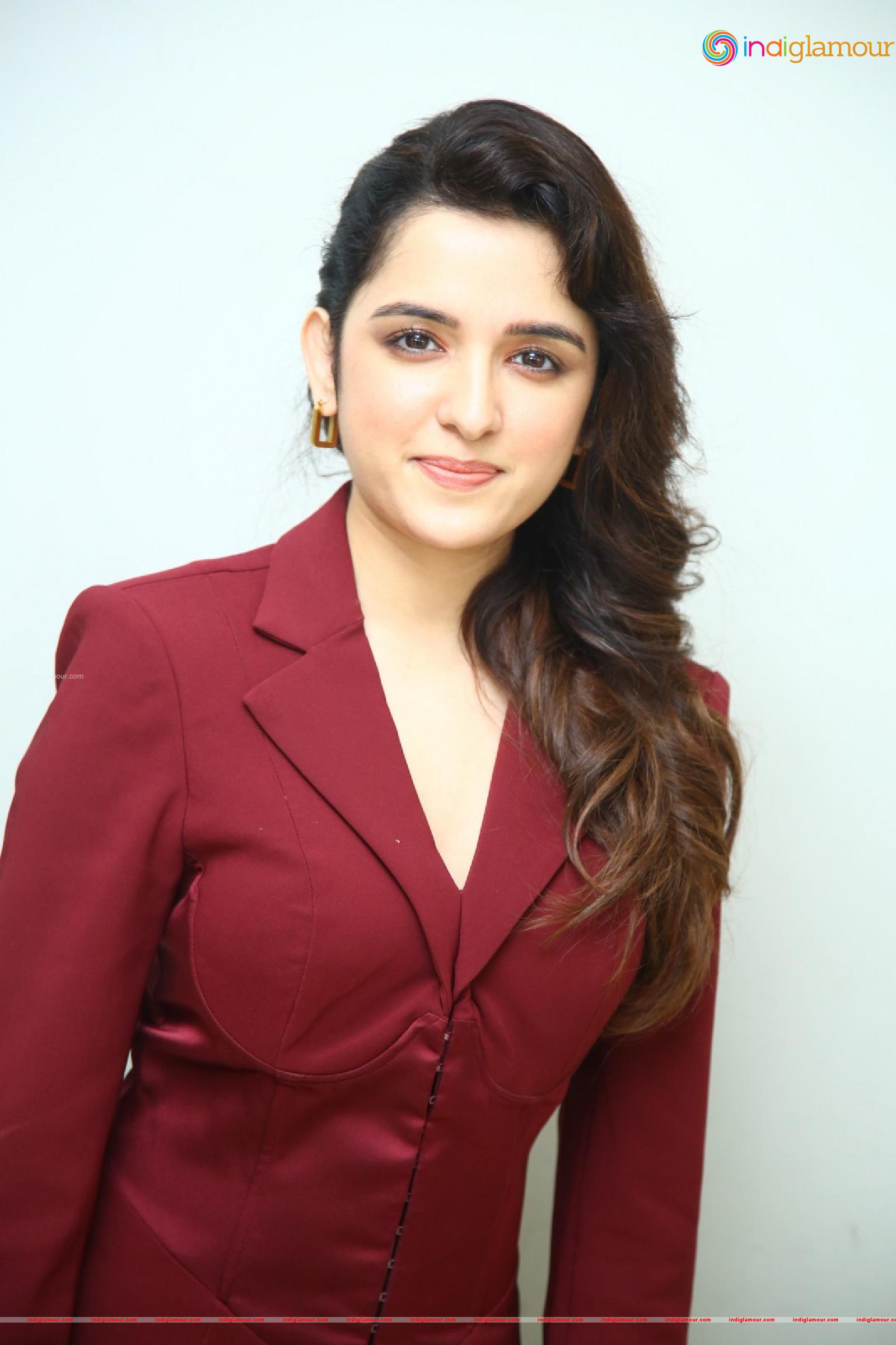 Shirley Setia Actress hd photo