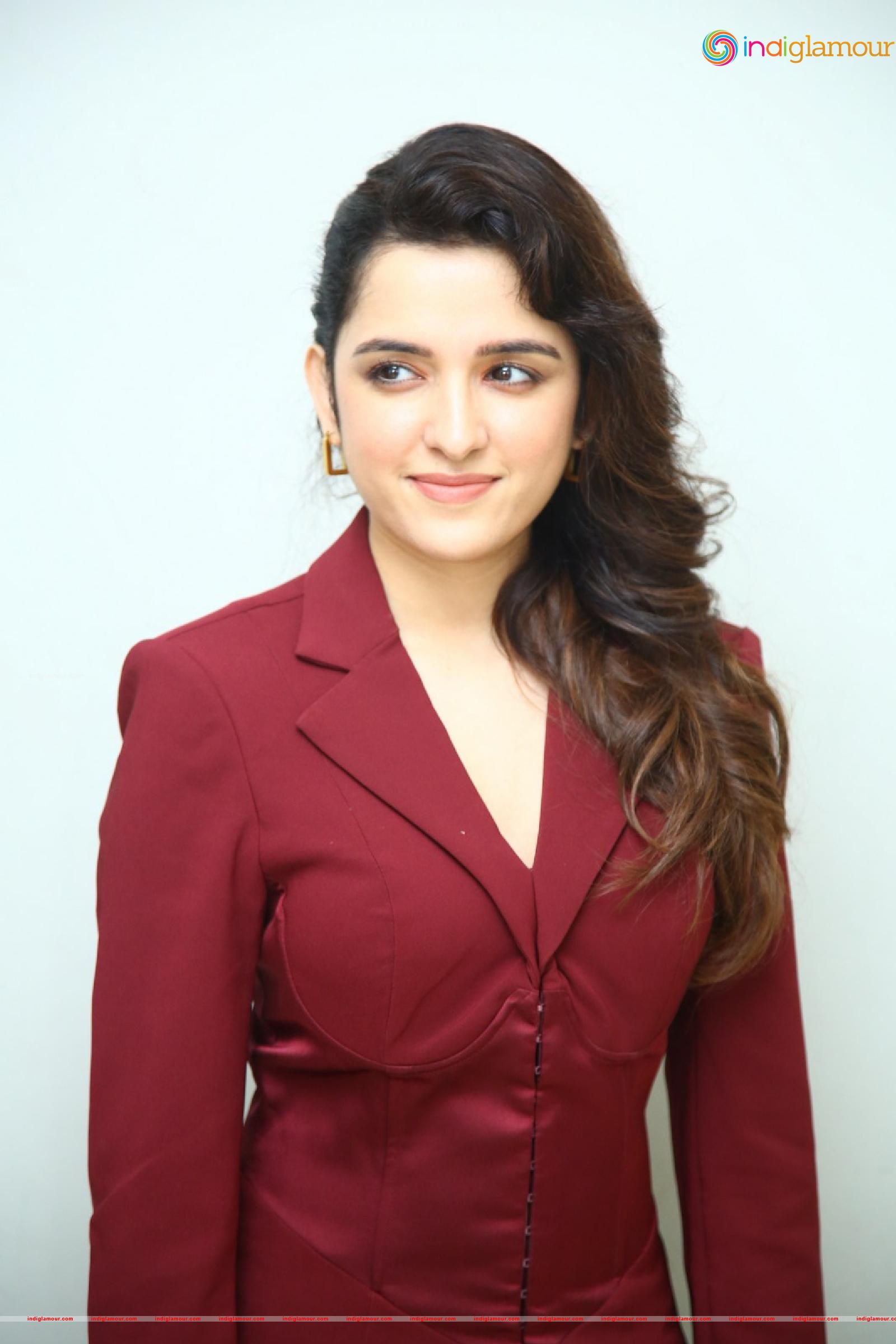 Shirley Setia Actress hd photo
