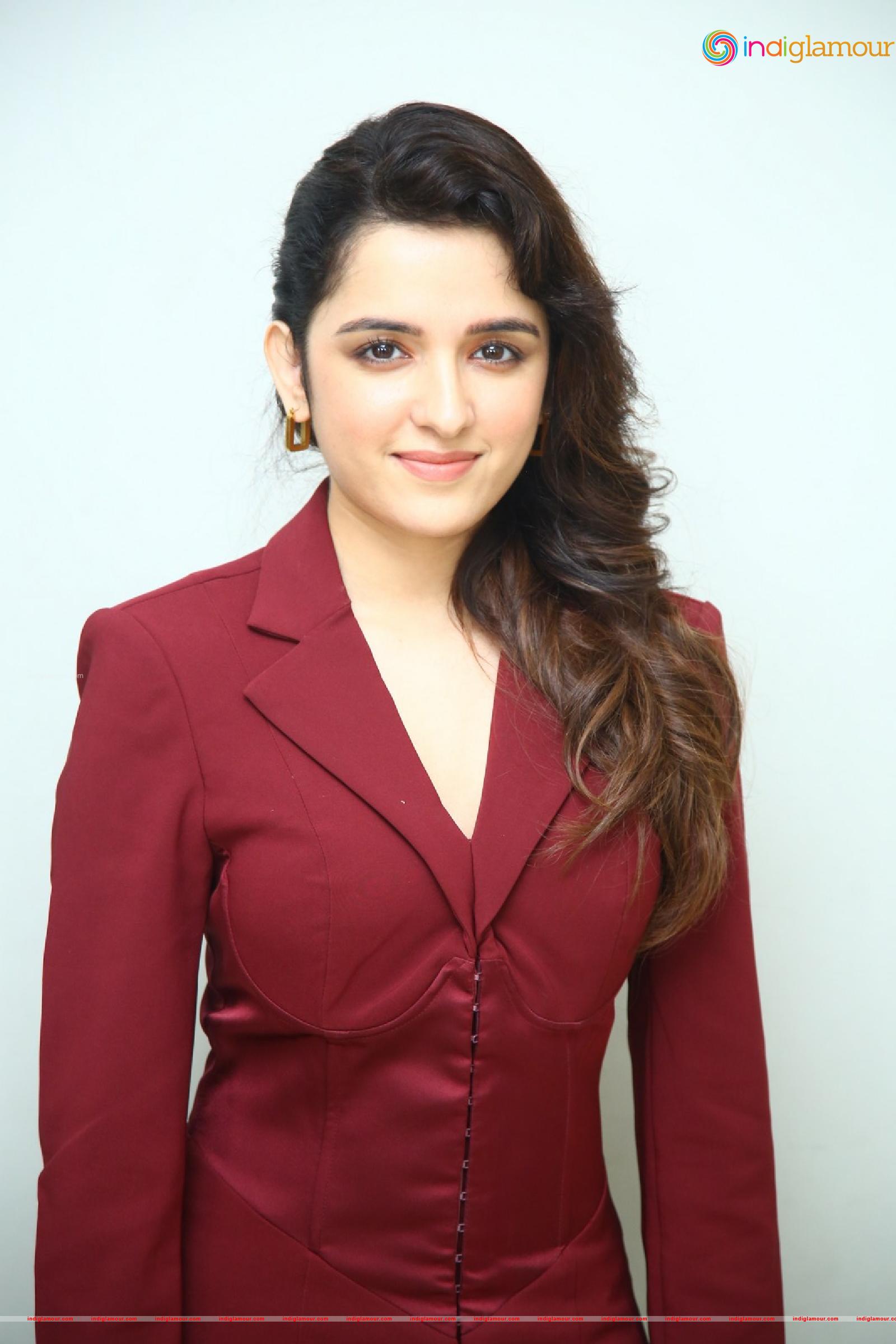 Shirley Setia Actress hd photo