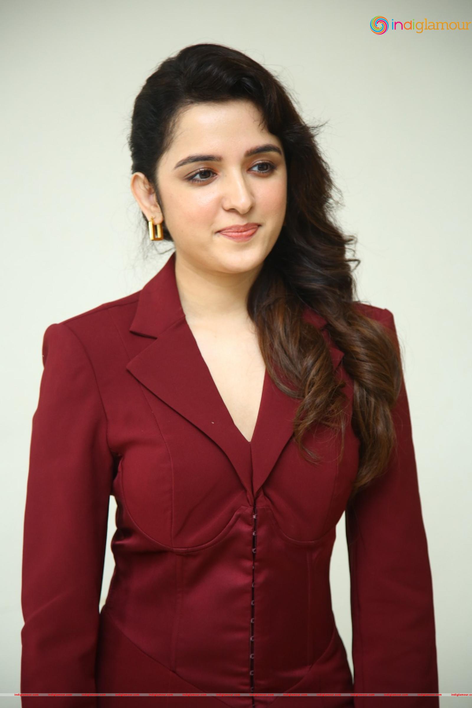Shirley Setia Actress hd photo