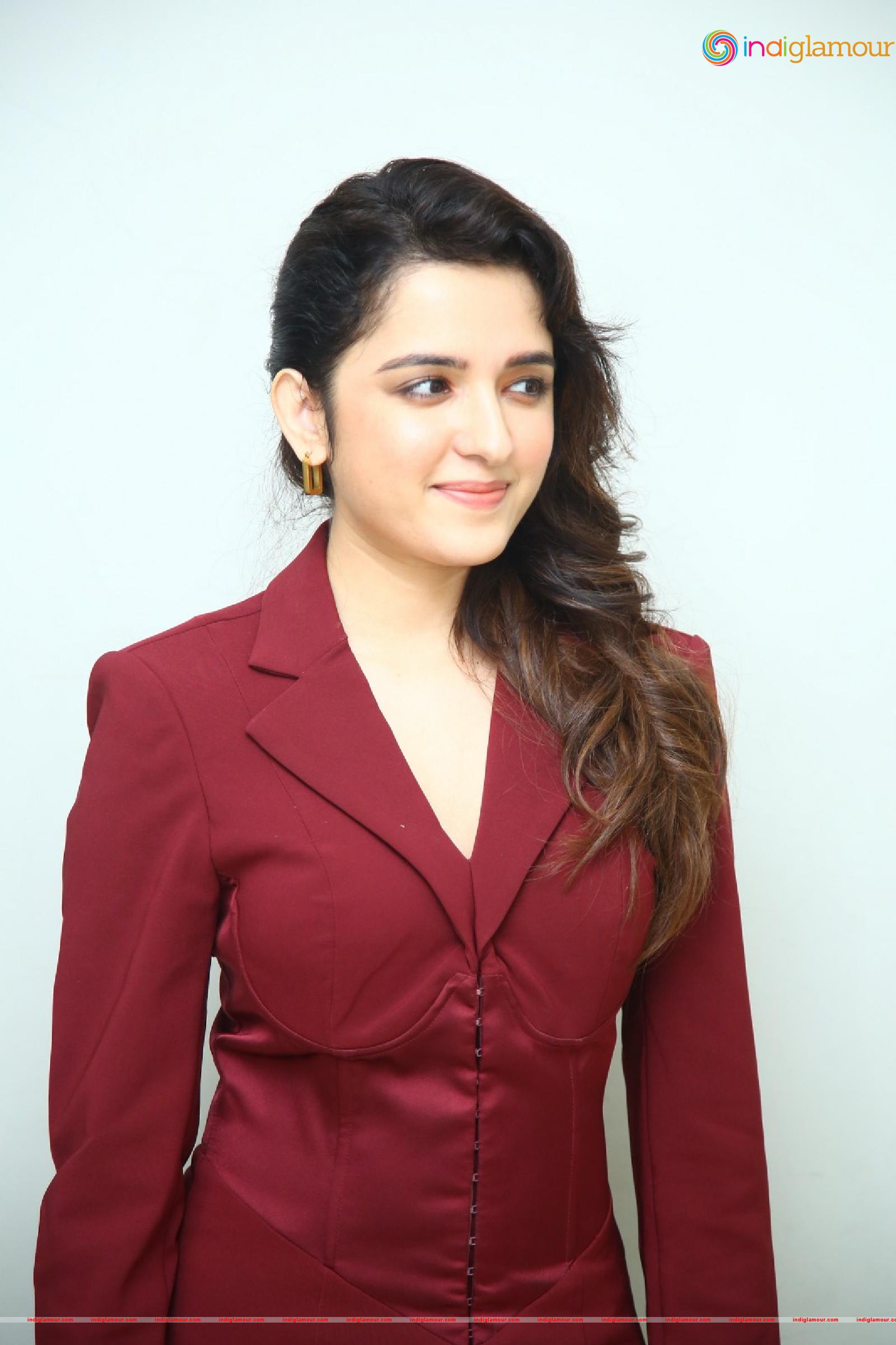 Shirley Setia Actress hd photo