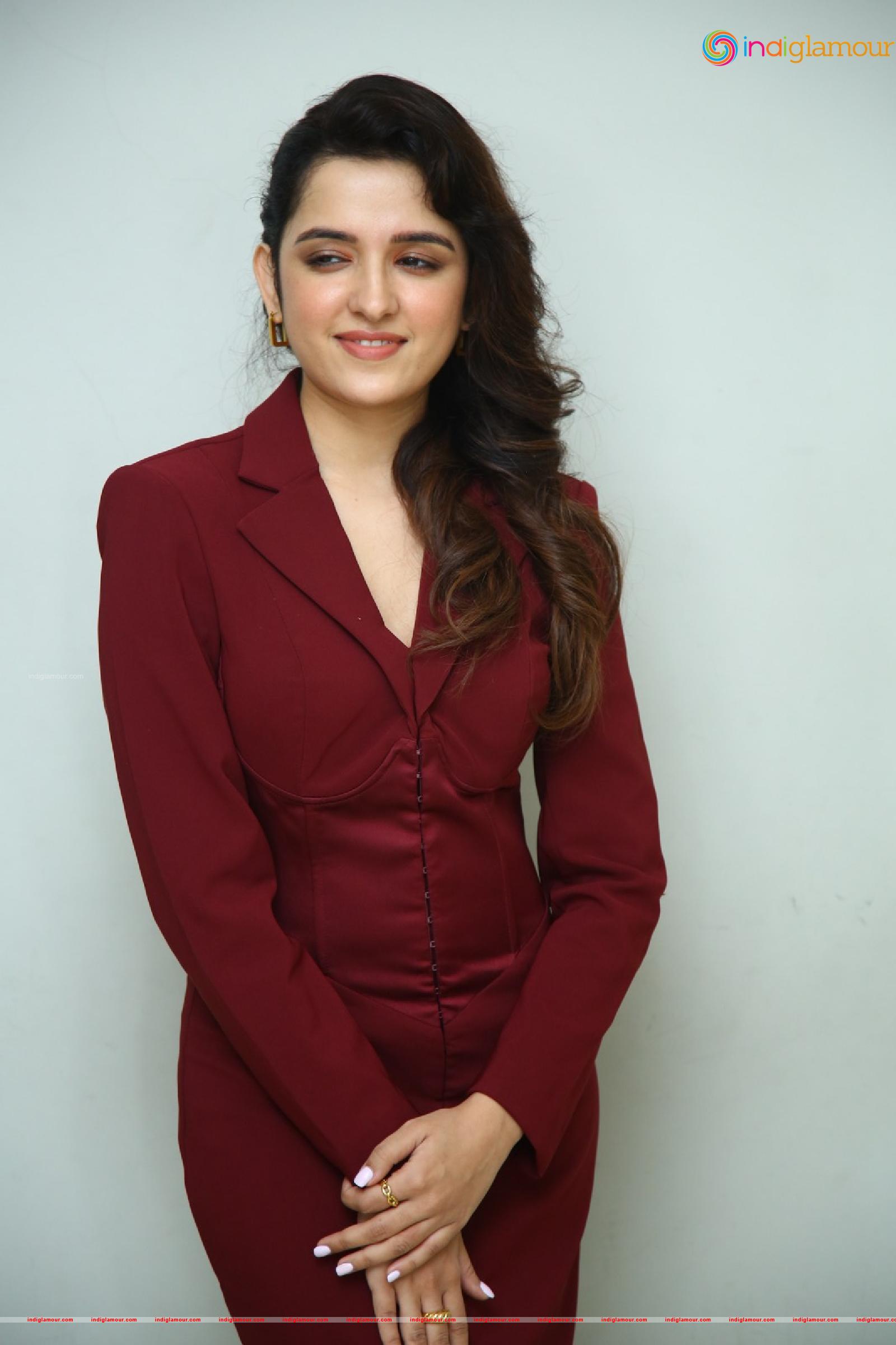 Shirley Setia Actress hd photo