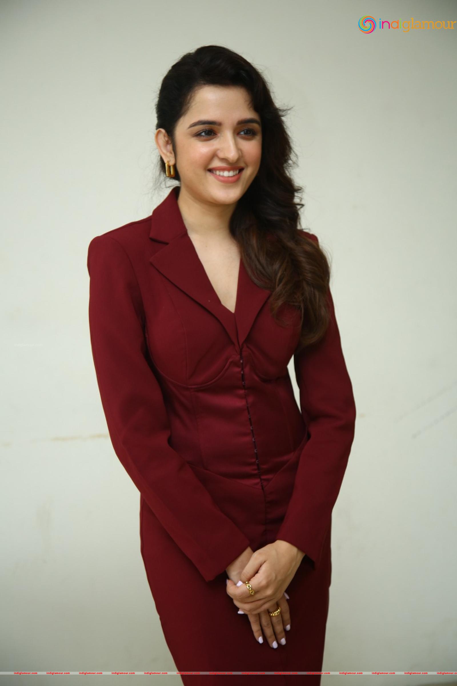 Shirley Setia Actress hd photo