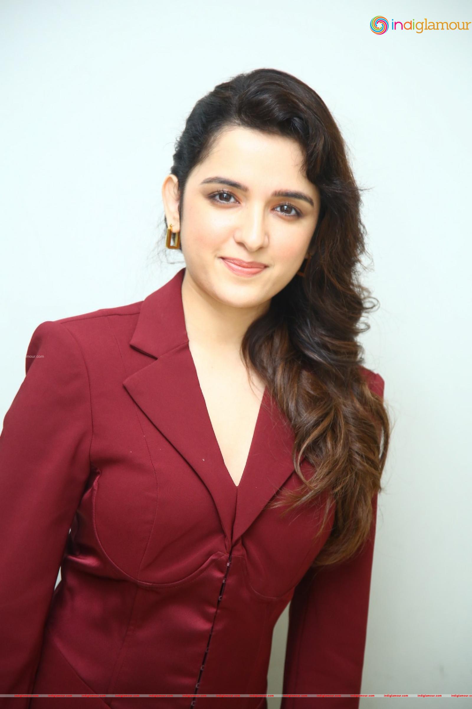 Shirley Setia Actress hd photo