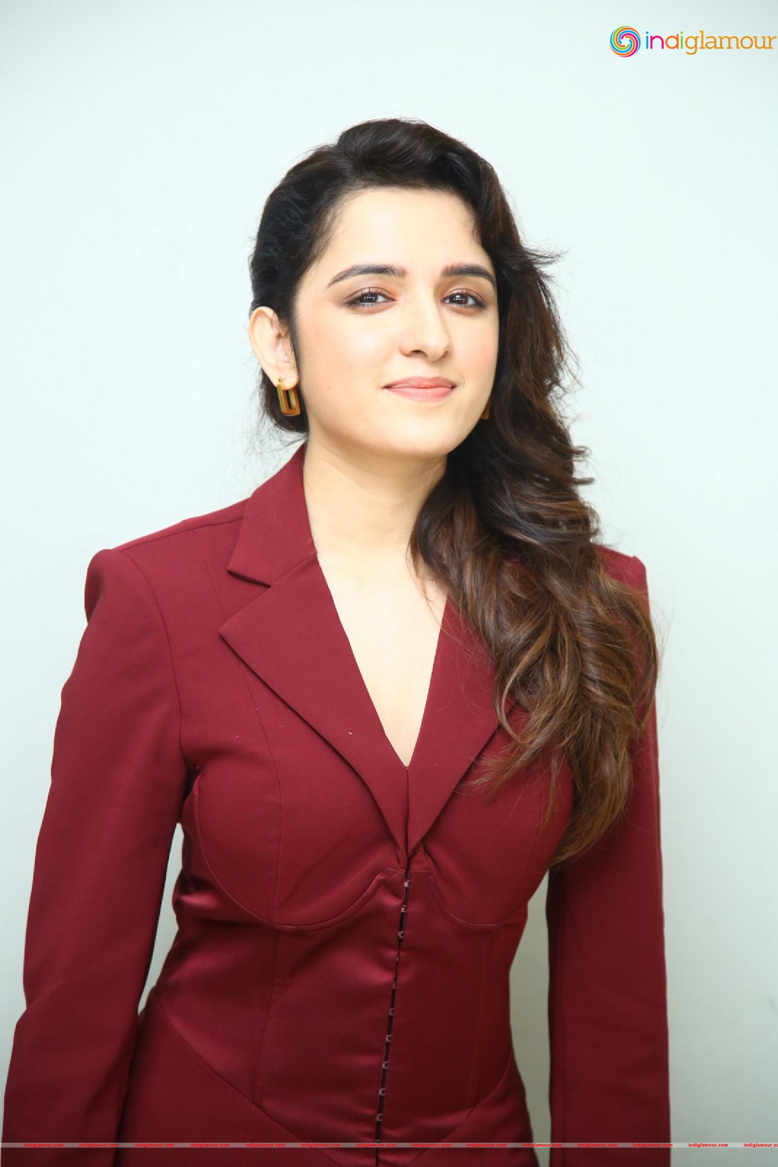 Shirley Setia Actress hd photo
