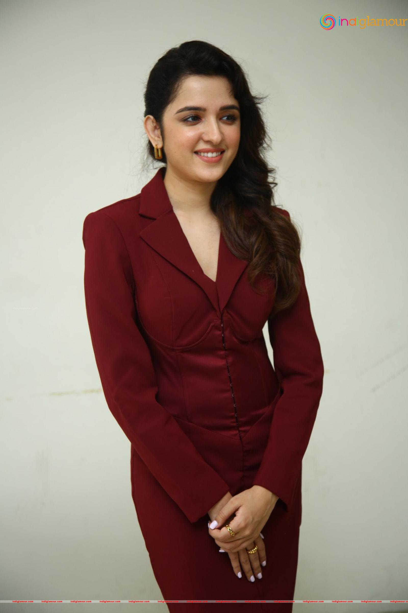 Shirley Setia Actress hd photo