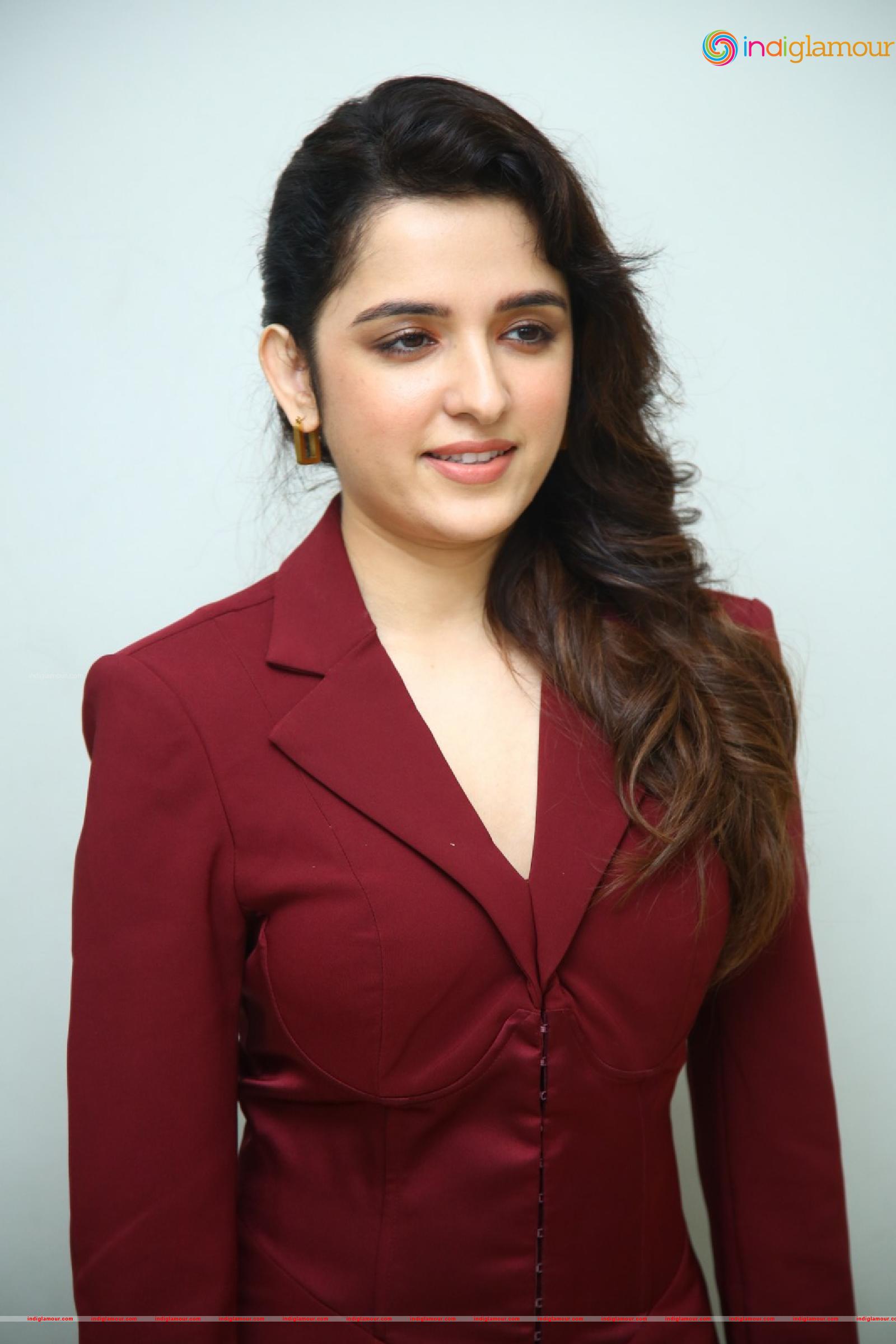 Shirley Setia Actress hd photo