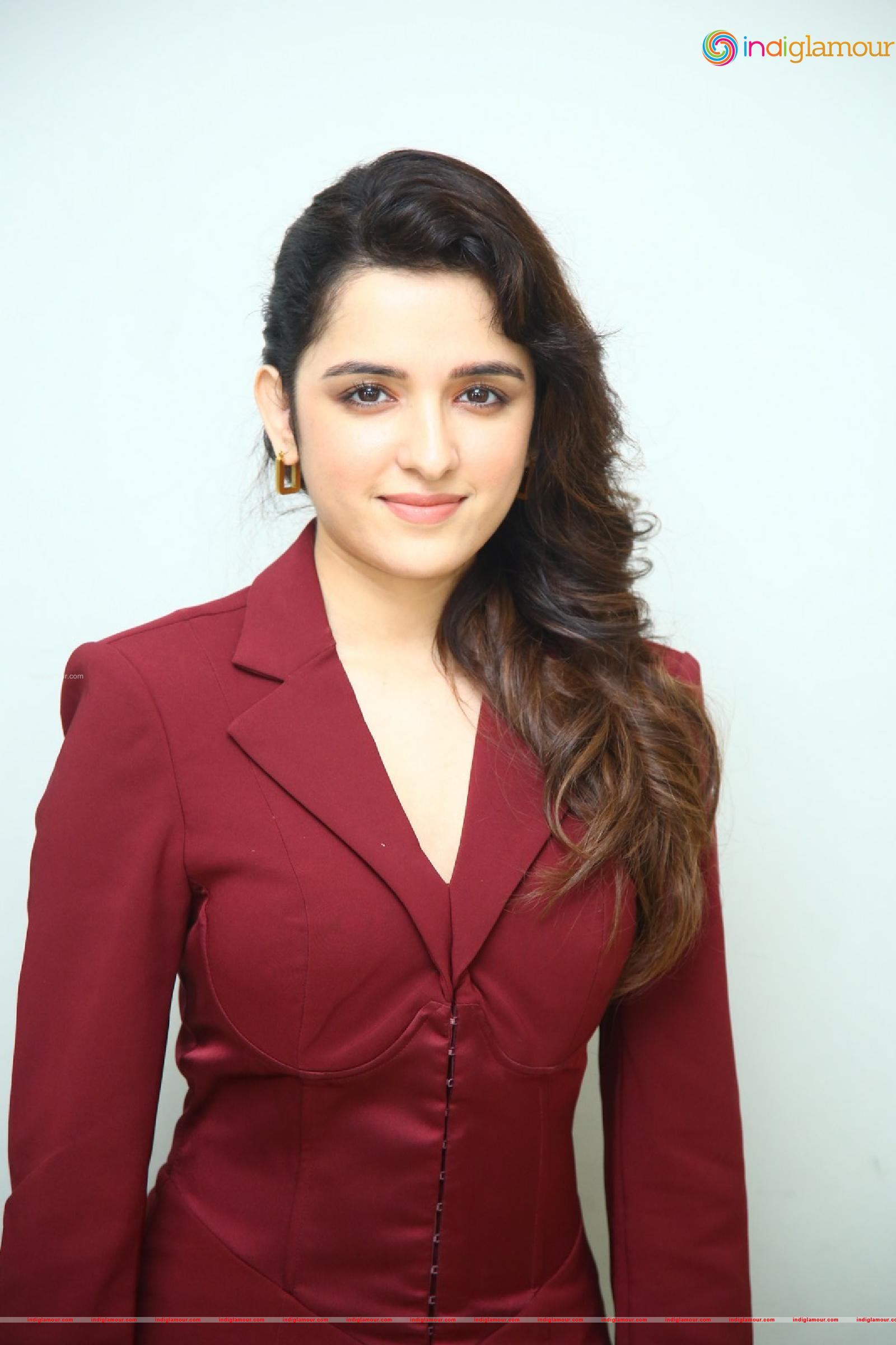 Shirley Setia Actress hd photo