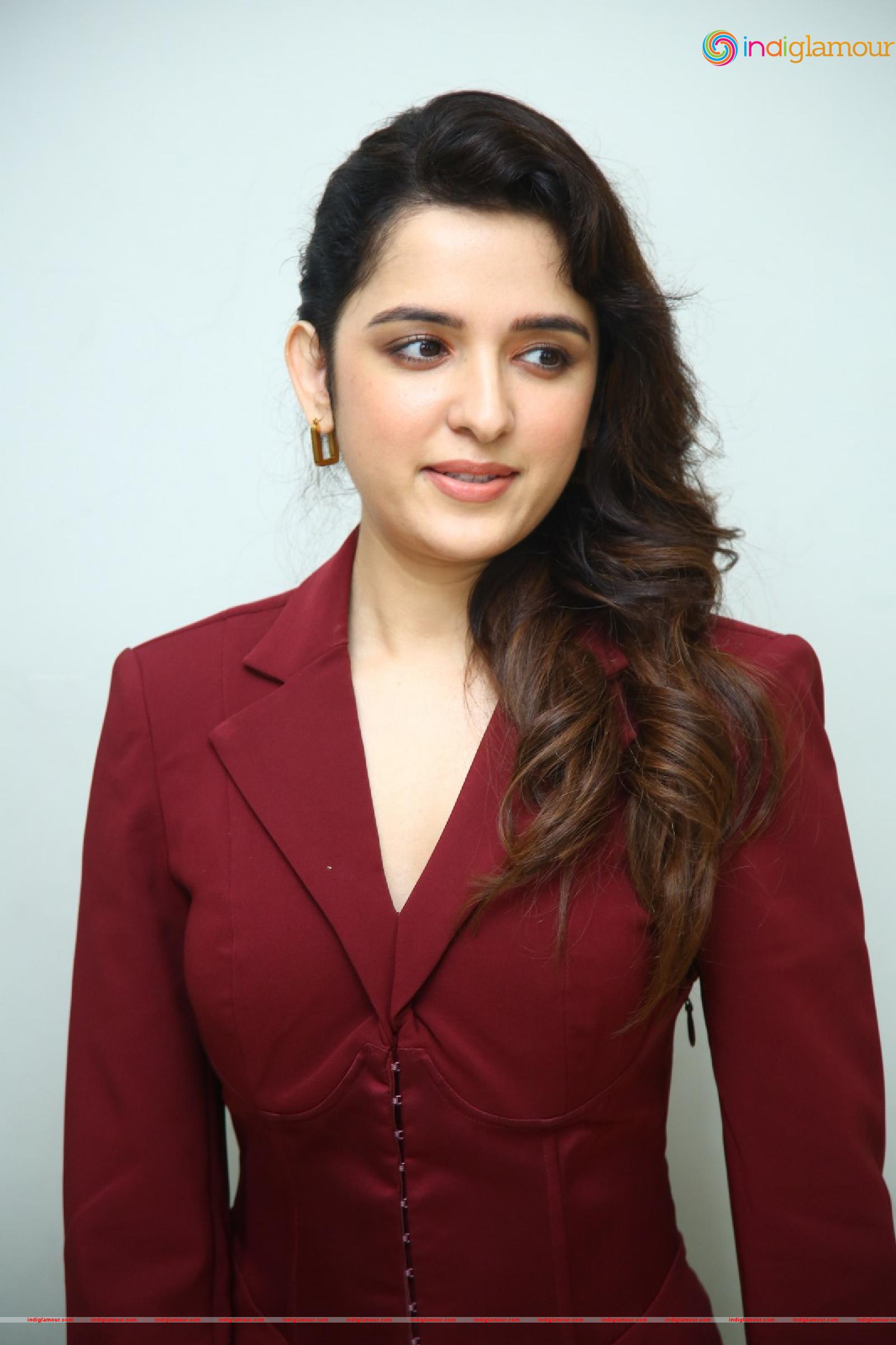 Shirley Setia Actress hd photo